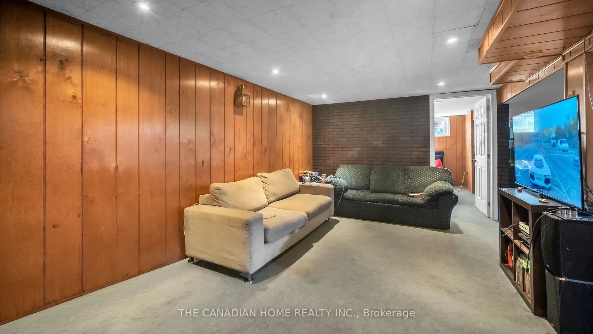 Photo 13 of 196 Tuxedo Ave, Hamilton, Delta — HOMEH