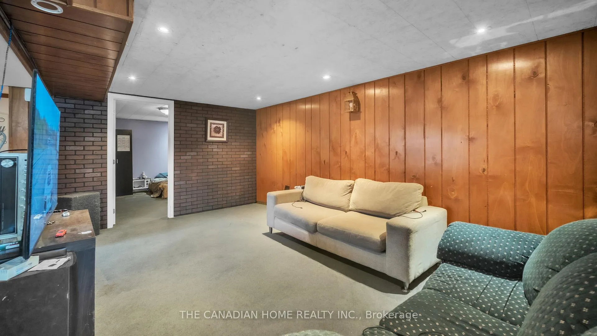 Photo 14 of 196 Tuxedo Ave, Hamilton, Delta — HOMEH