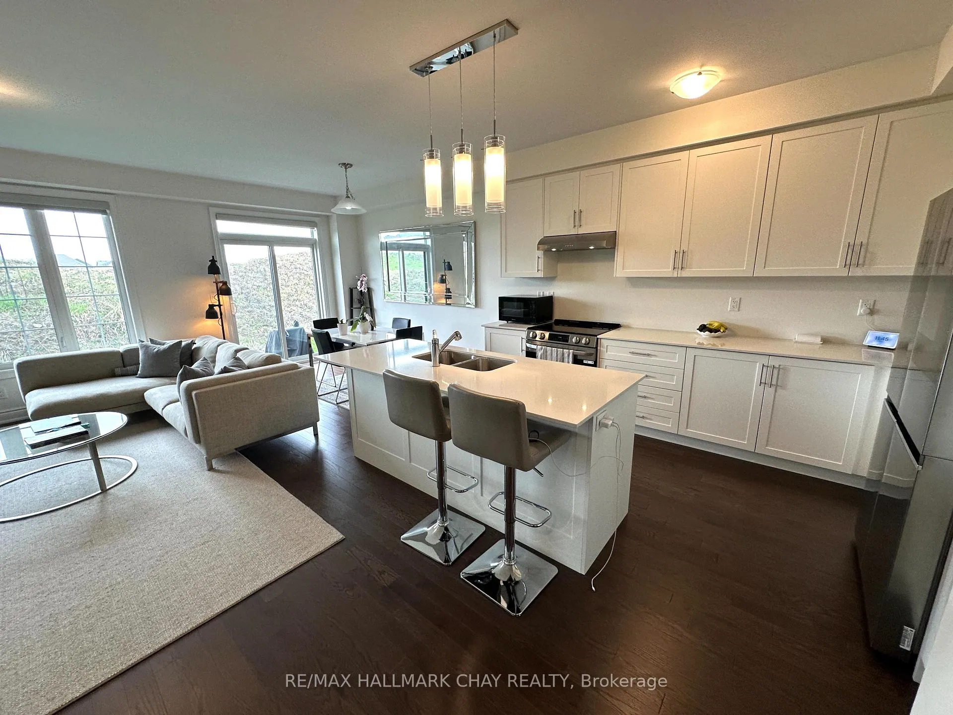 Photo 5 of 74 Phoenix Boulevard, Barrie, Rural Barrie Southeast — HOMEH