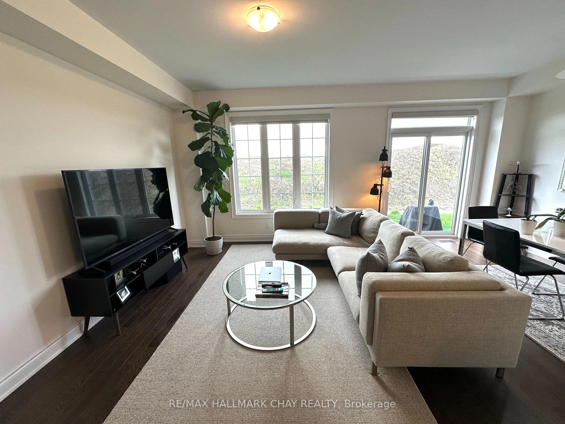 Photo 9 of 74 Phoenix Boulevard, Barrie, Rural Barrie Southeast — HOMEH