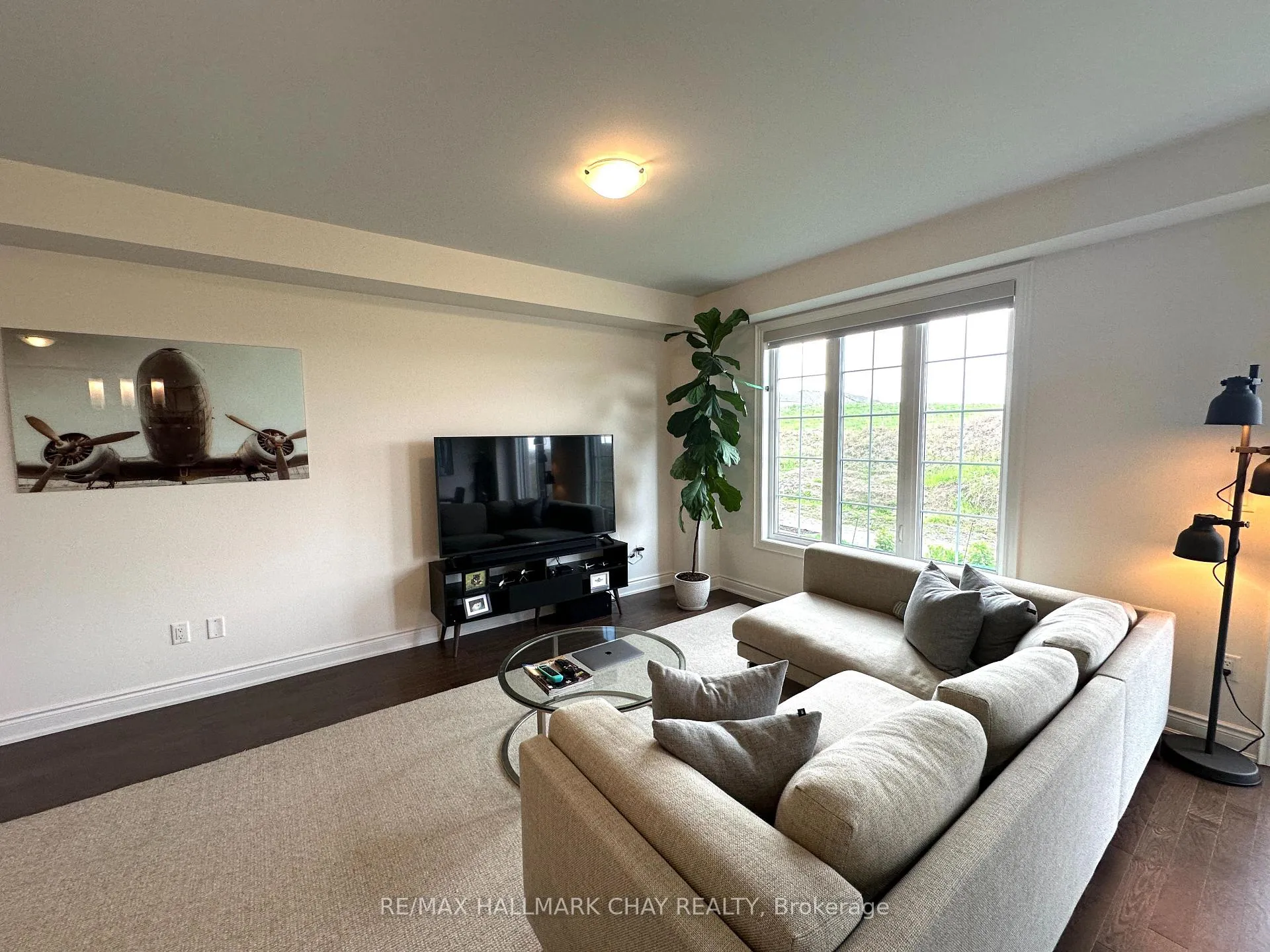 Photo 10 of 74 Phoenix Boulevard, Barrie, Rural Barrie Southeast — HOMEH