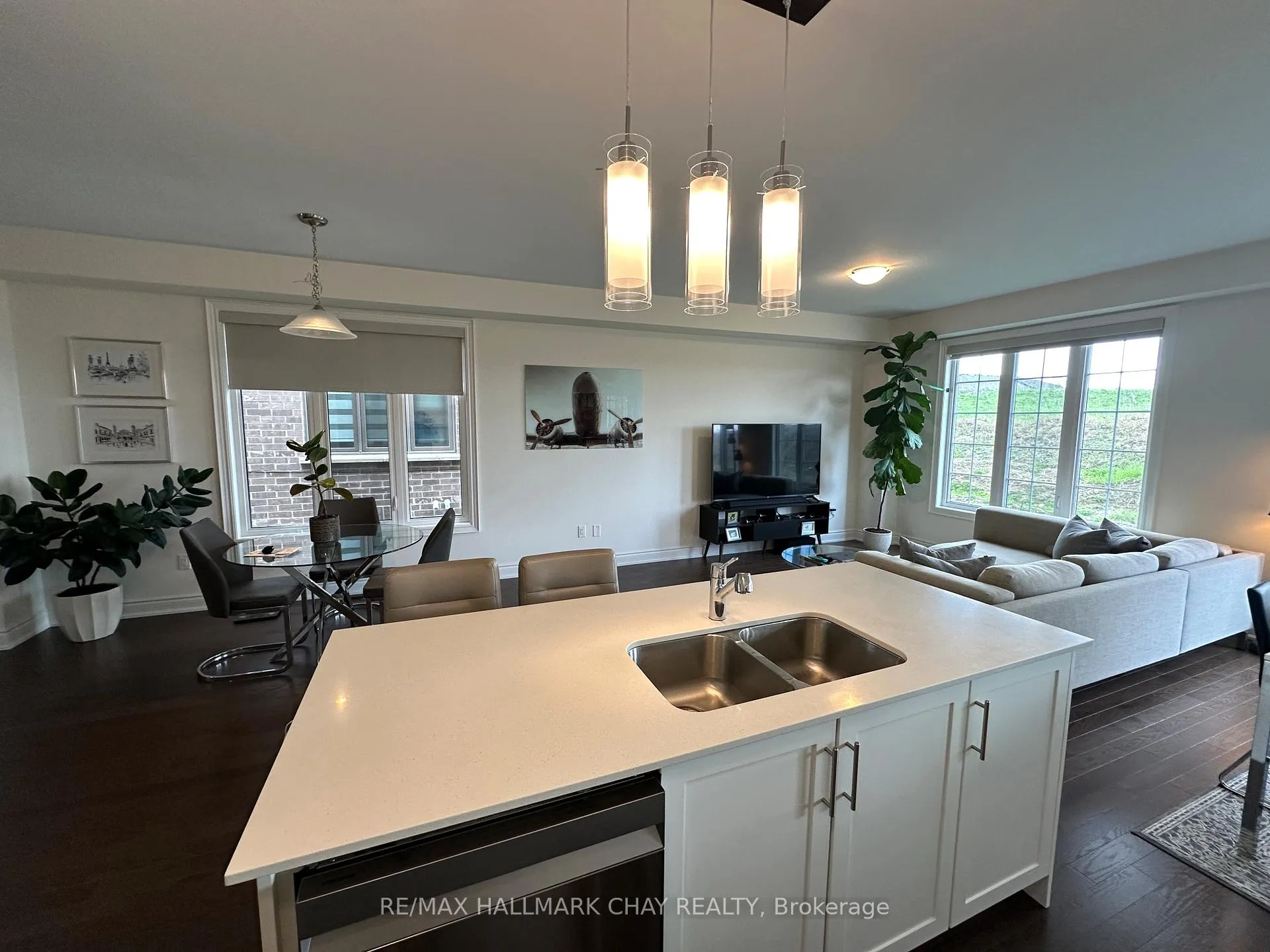 Photo 12 of 74 Phoenix Boulevard, Barrie, Rural Barrie Southeast — HOMEH