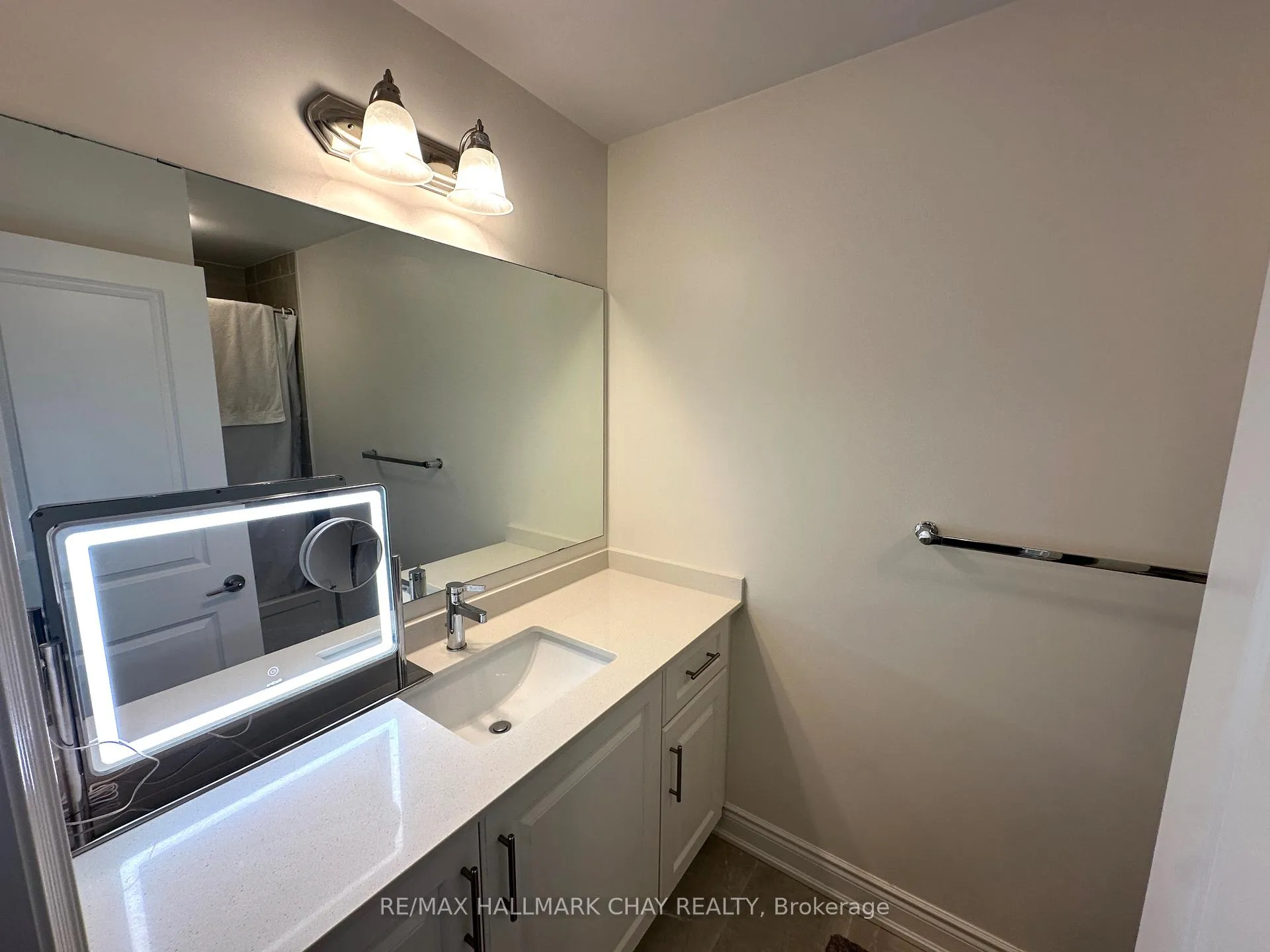 Photo 19 of 74 Phoenix Boulevard, Barrie, Rural Barrie Southeast — HOMEH