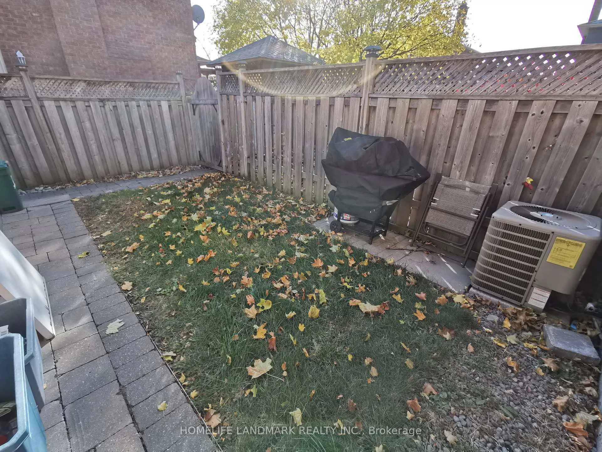 Photo 2 of 296 Glen Hill Drive, Whitby, Blue Grass Meadows — HOMEH