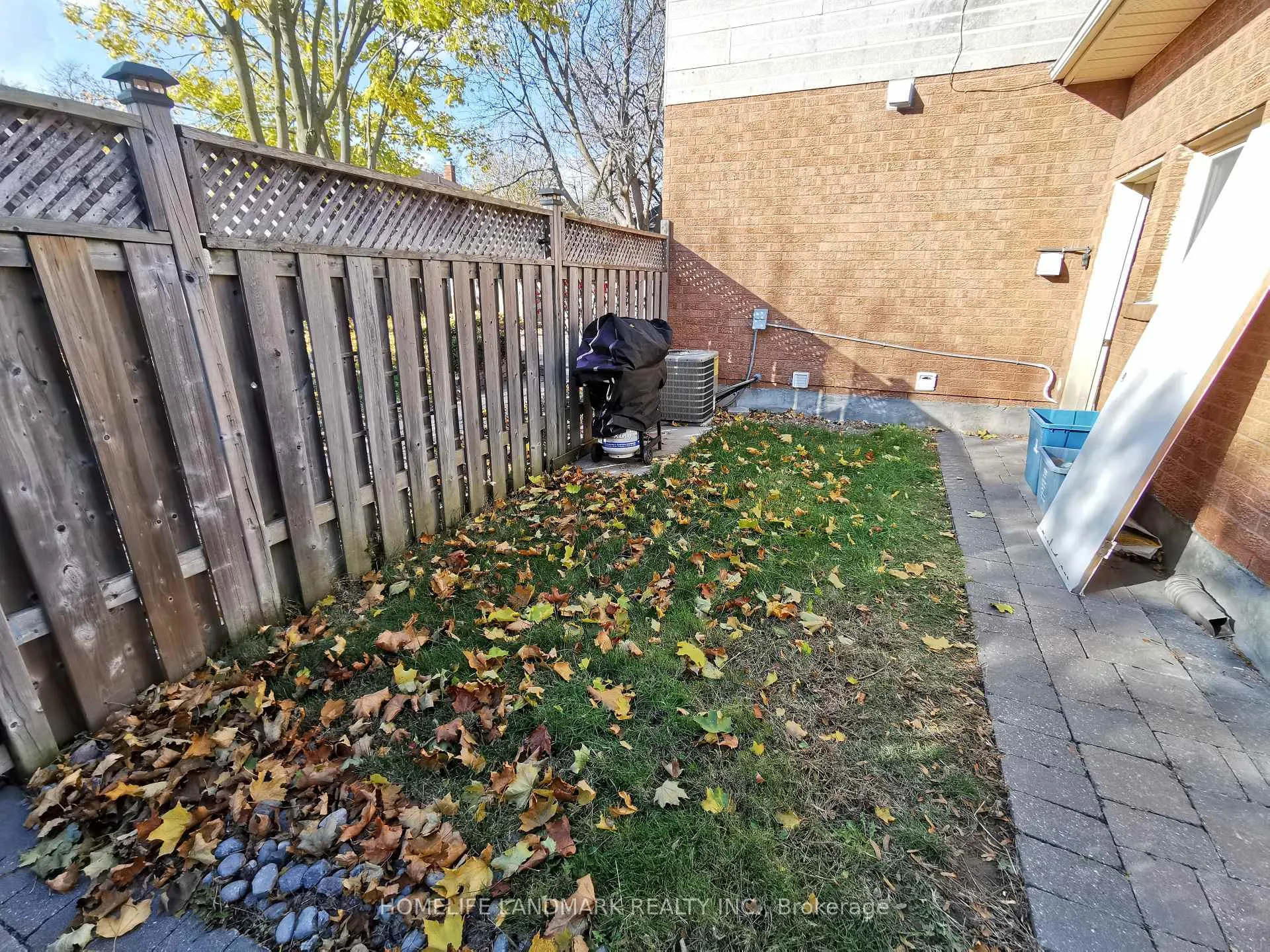 Photo 3 of 296 Glen Hill Drive, Whitby, Blue Grass Meadows — HOMEH