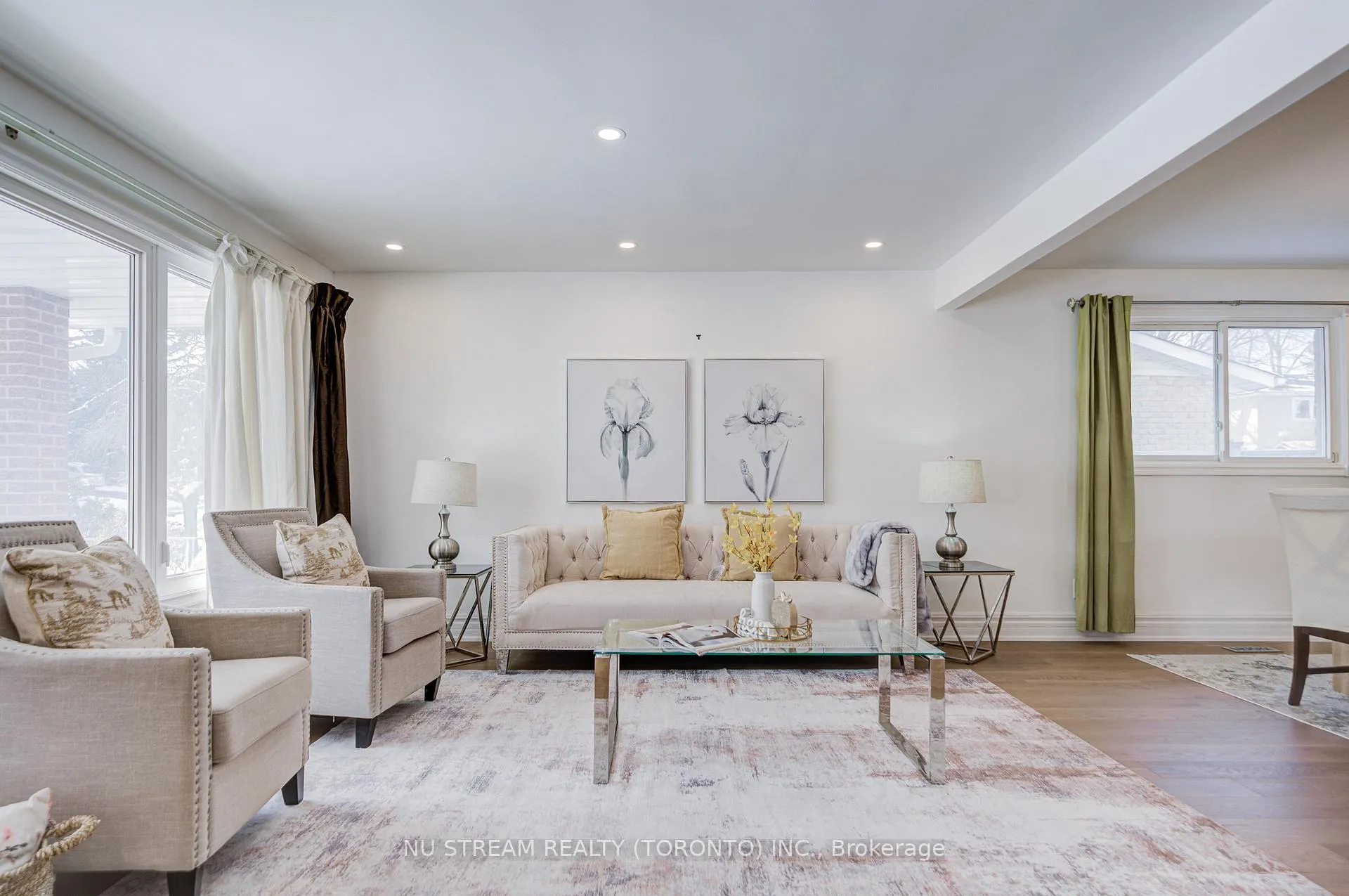 Photo 1 of 8 Hemingway Crescent, Markham, Unionville — HOMEH