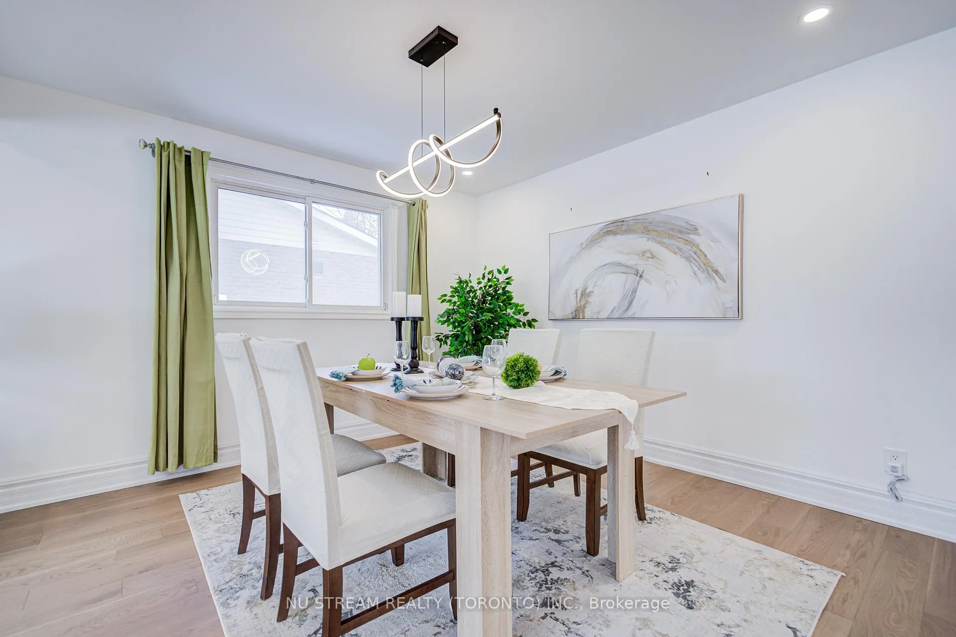 Photo 6 of 8 Hemingway Crescent, Markham, Unionville — HOMEH