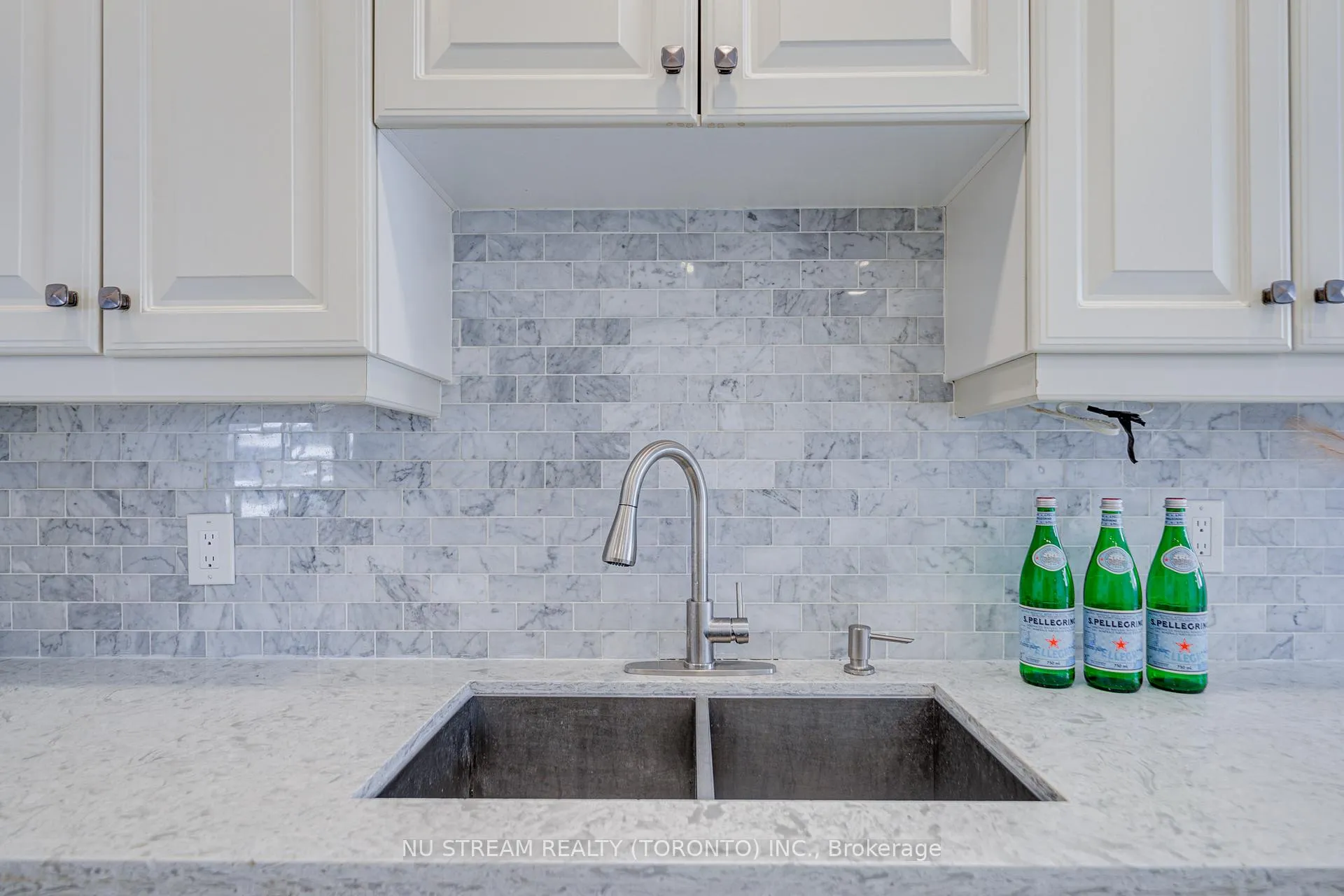 Photo 11 of 8 Hemingway Crescent, Markham, Unionville — HOMEH