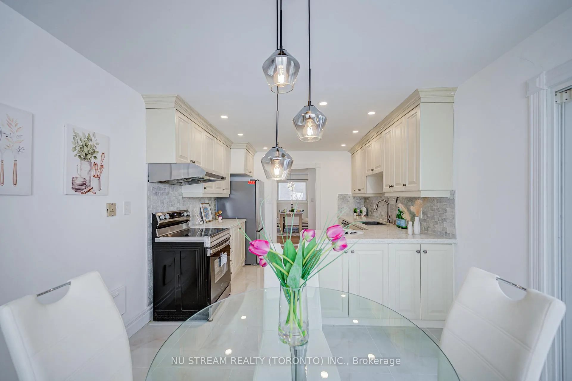 Photo 14 of 8 Hemingway Crescent, Markham, Unionville — HOMEH