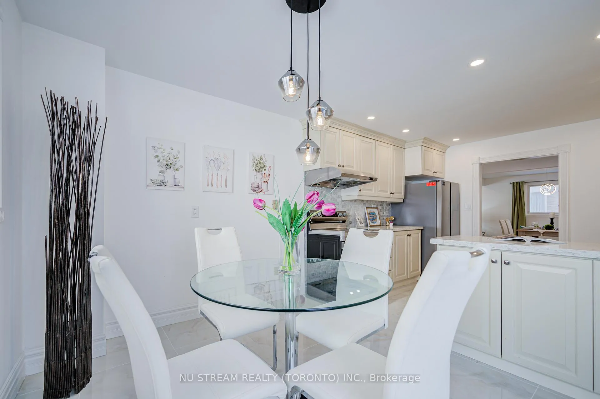 Photo 15 of 8 Hemingway Crescent, Markham, Unionville — HOMEH