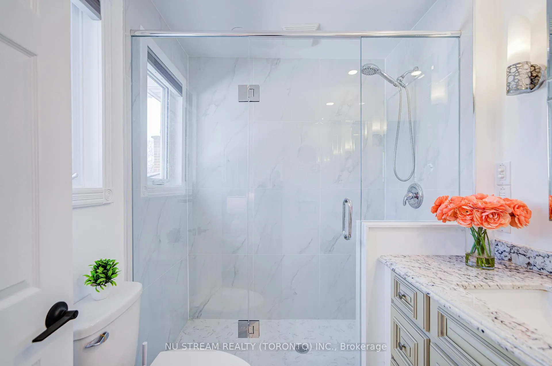 Photo 23 of 8 Hemingway Crescent, Markham, Unionville — HOMEH