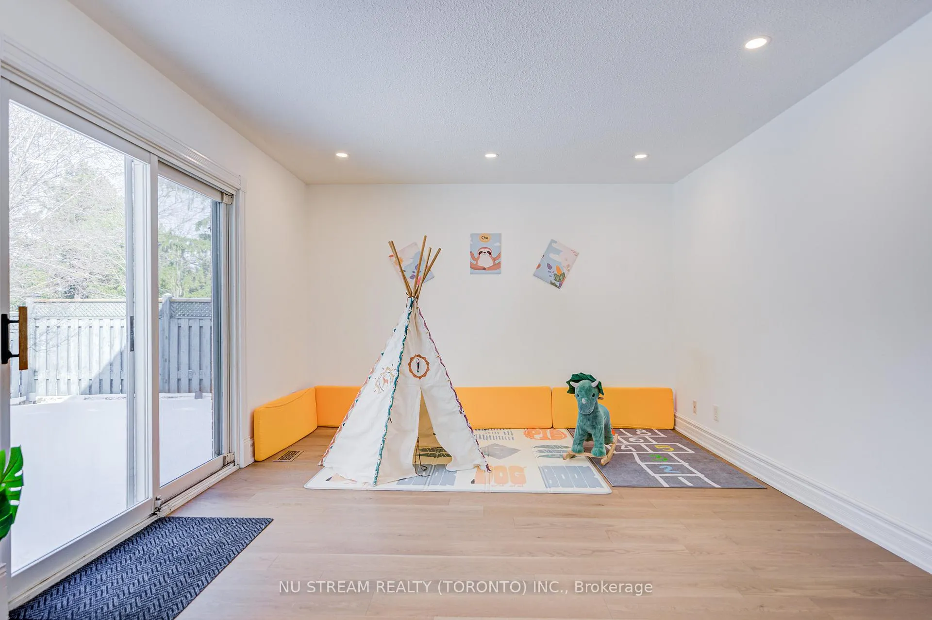 Photo 29 of 8 Hemingway Crescent, Markham, Unionville — HOMEH