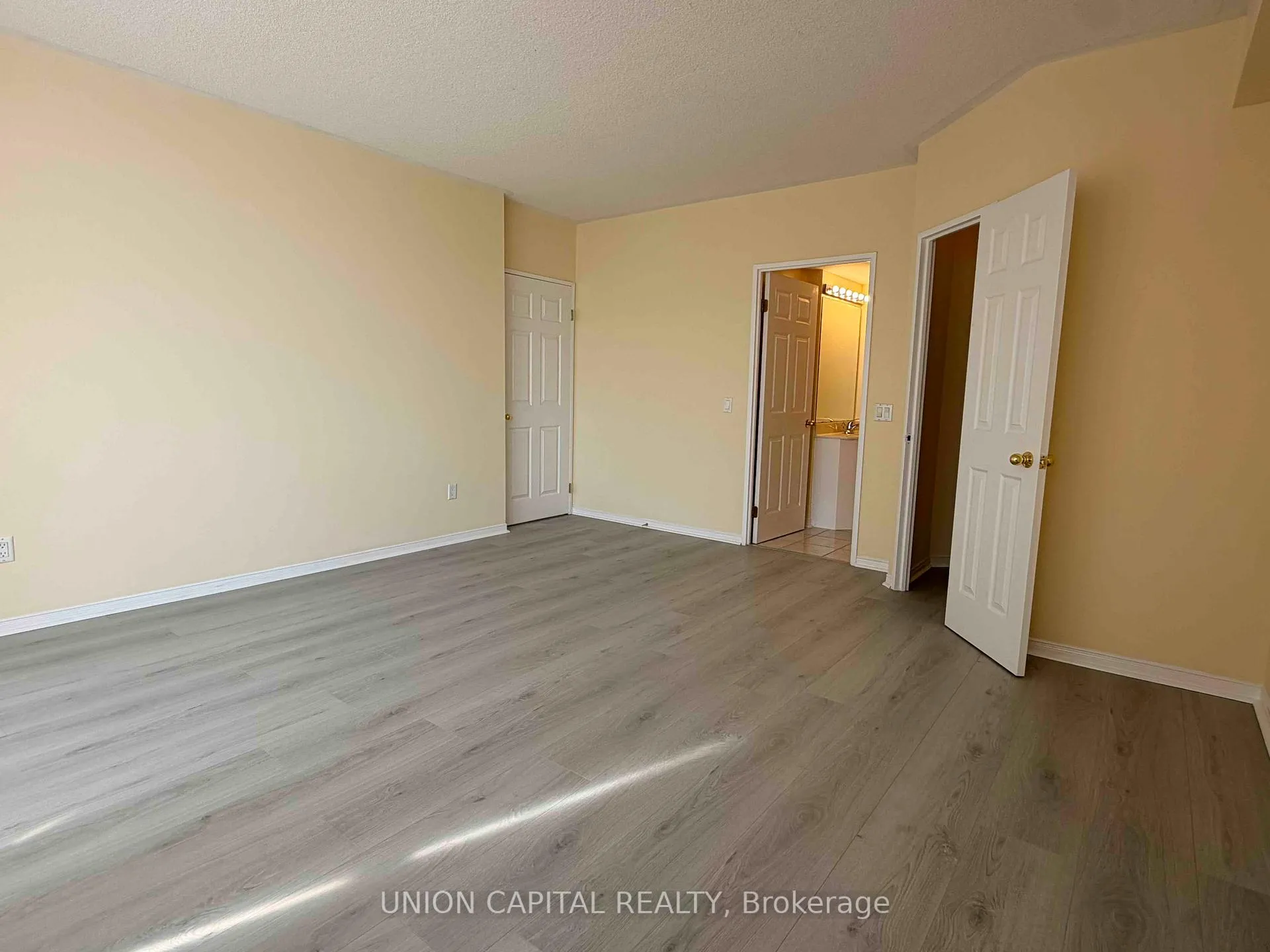 Photo 7 of Unit 311, 7398 Yonge Street, Vaughan, Crestwood-Springfarm-Yorkhill — HOMEH