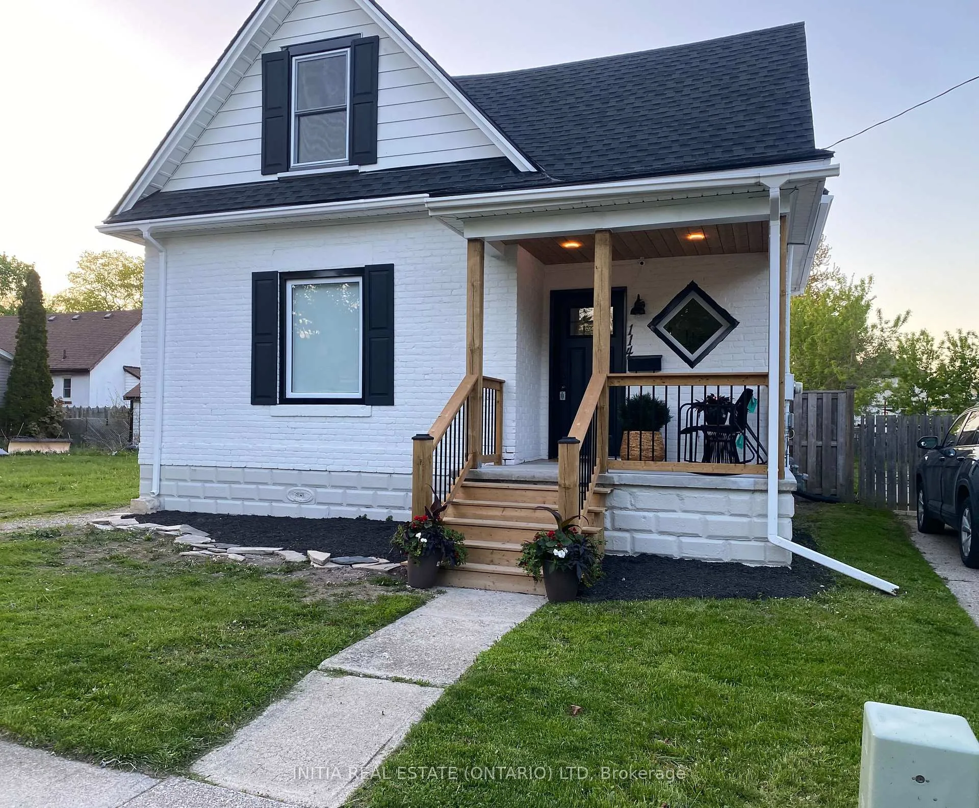 Photo 1 of 114 Ann Street, Sarnia — HOMEH