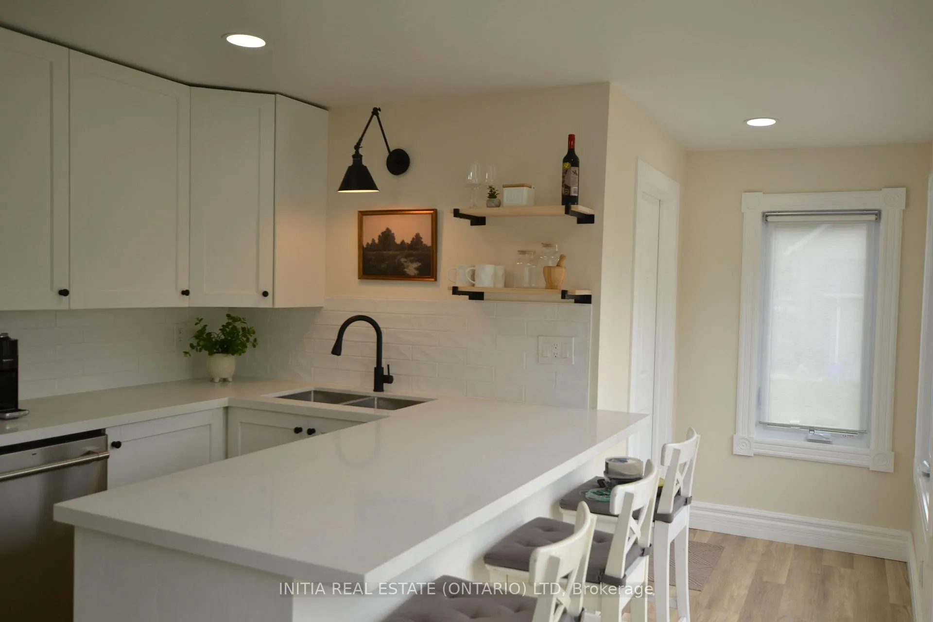 Photo 5 of 114 Ann Street, Sarnia — HOMEH