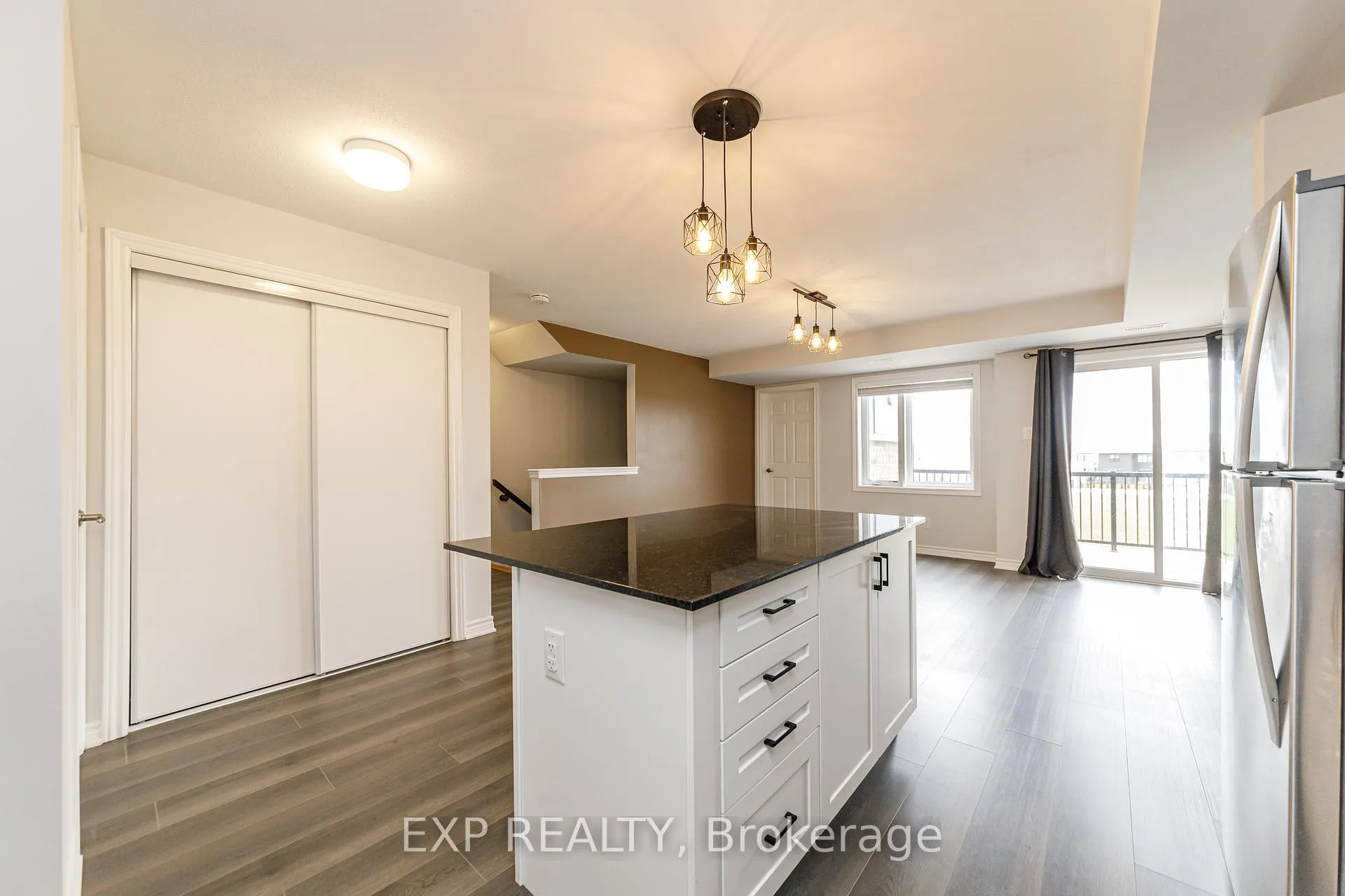 Photo 4 of 852 Atlas Terrace, Ottawa, Kanata - Emerald Meadows/Trailwest — HOMEH