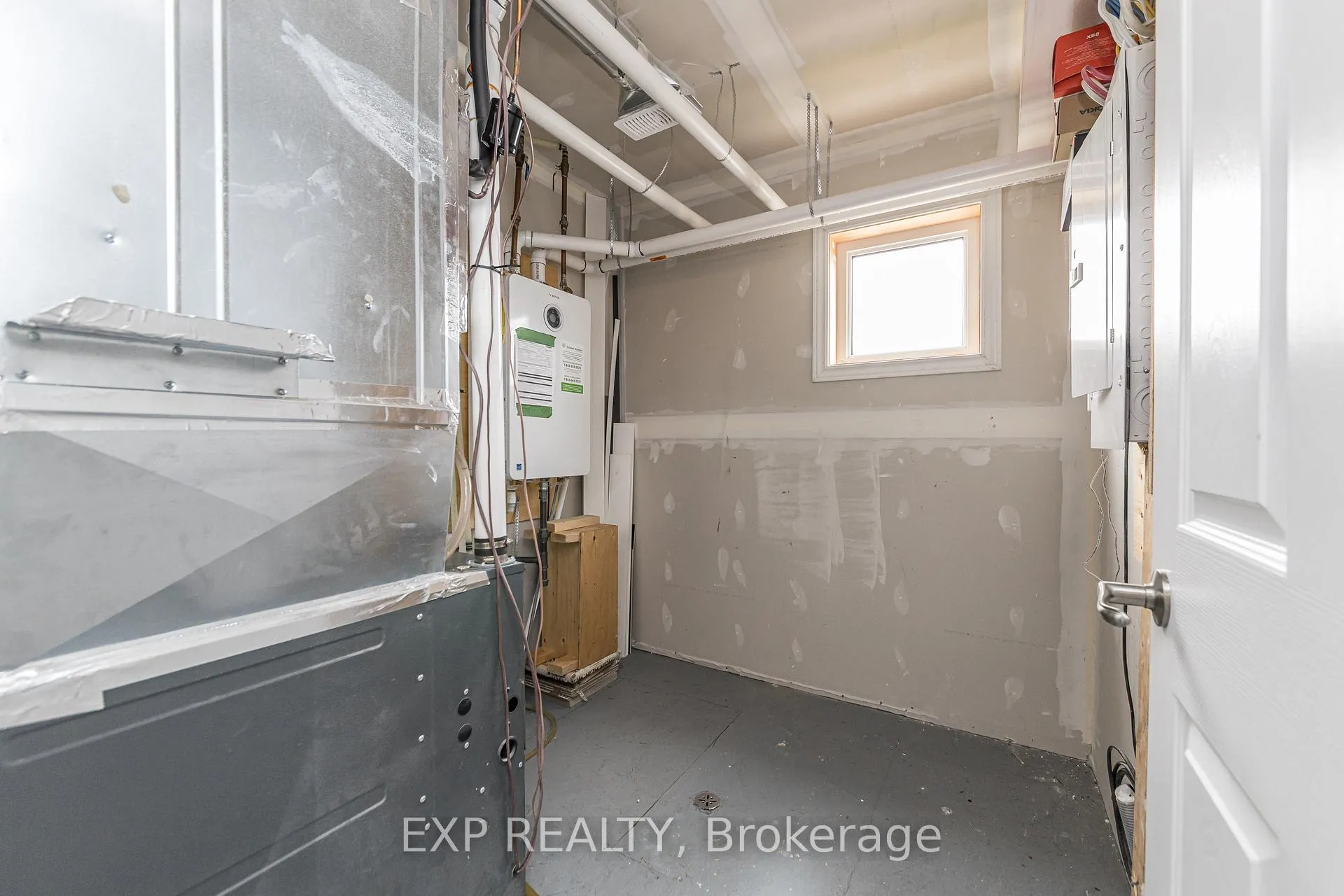 Photo 22 of 852 Atlas Terrace, Ottawa, Kanata - Emerald Meadows/Trailwest — HOMEH