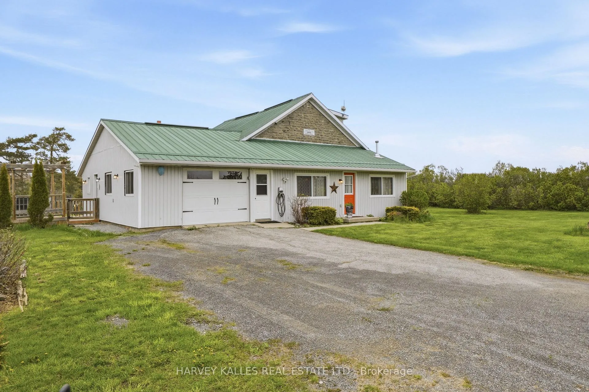 Photo 2 of 8 School House Road, Prince Edward County, Athol Ward — HOMEH