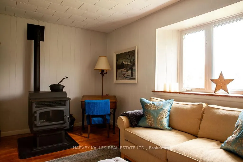 Photo 12 of 8 School House Road, Prince Edward County, Athol Ward — HOMEH