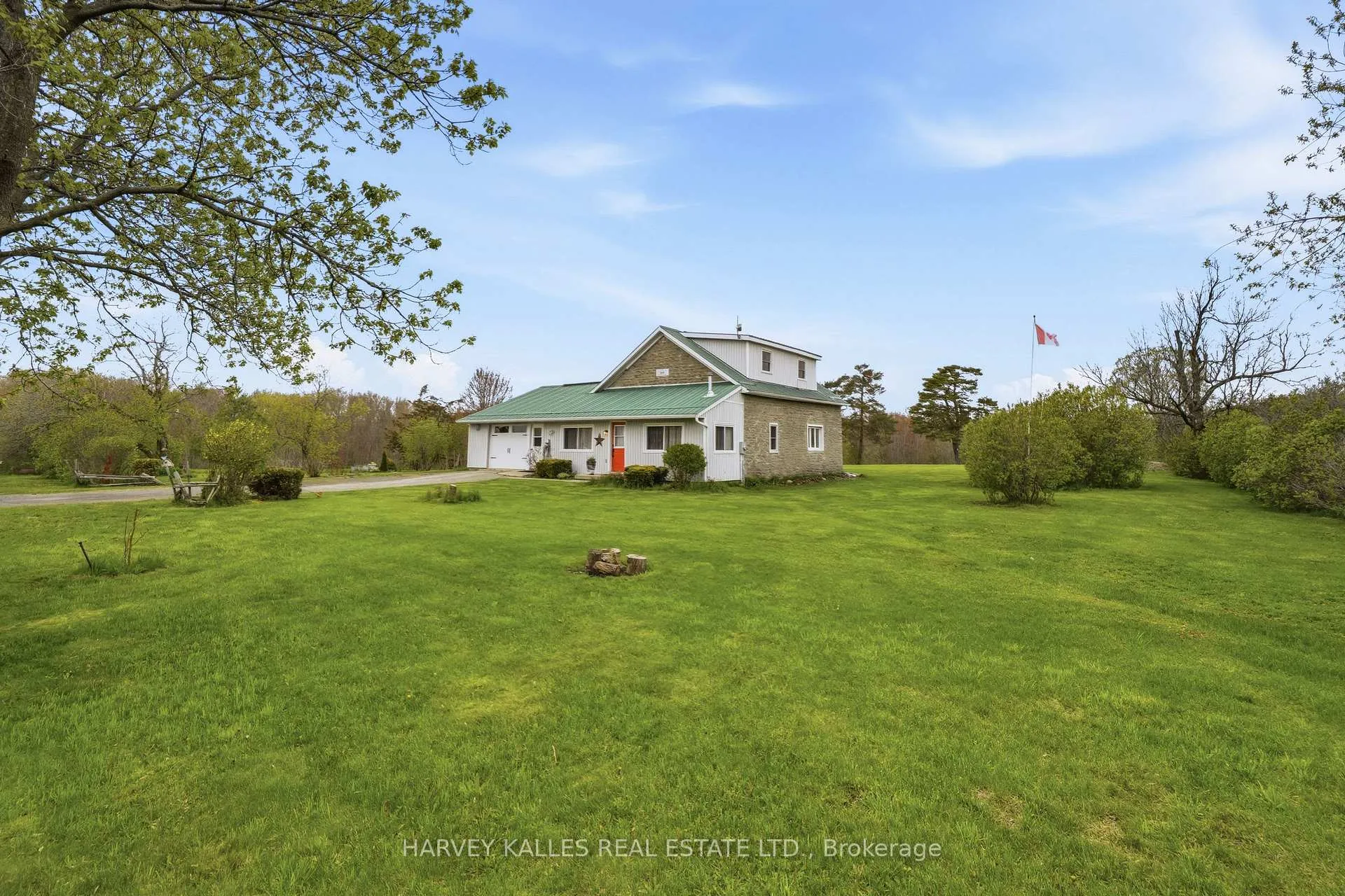 Photo 25 of 8 School House Road, Prince Edward County, Athol Ward — HOMEH