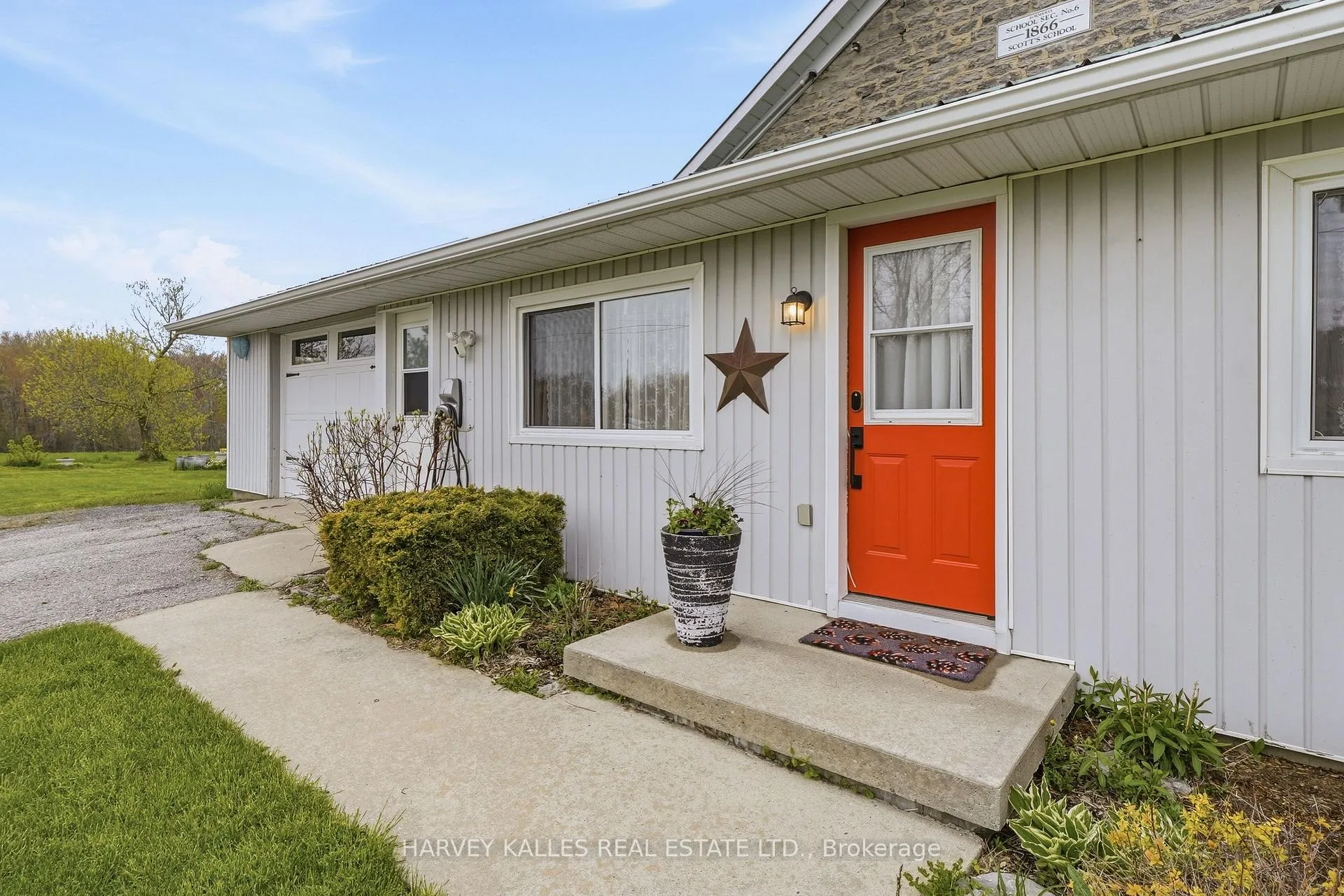 Photo 26 of 8 School House Road, Prince Edward County, Athol Ward — HOMEH