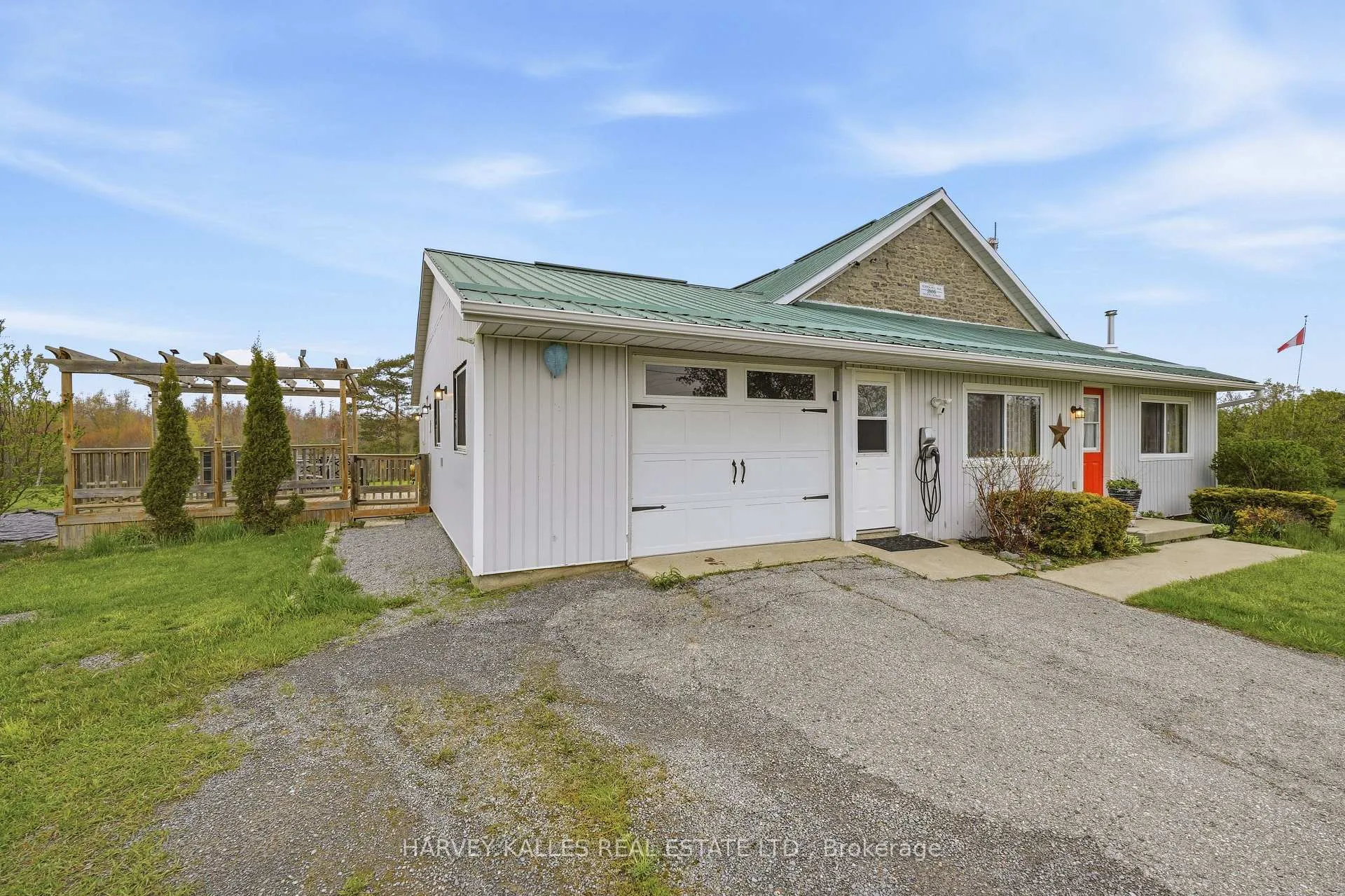 Photo 28 of 8 School House Road, Prince Edward County, Athol Ward — HOMEH