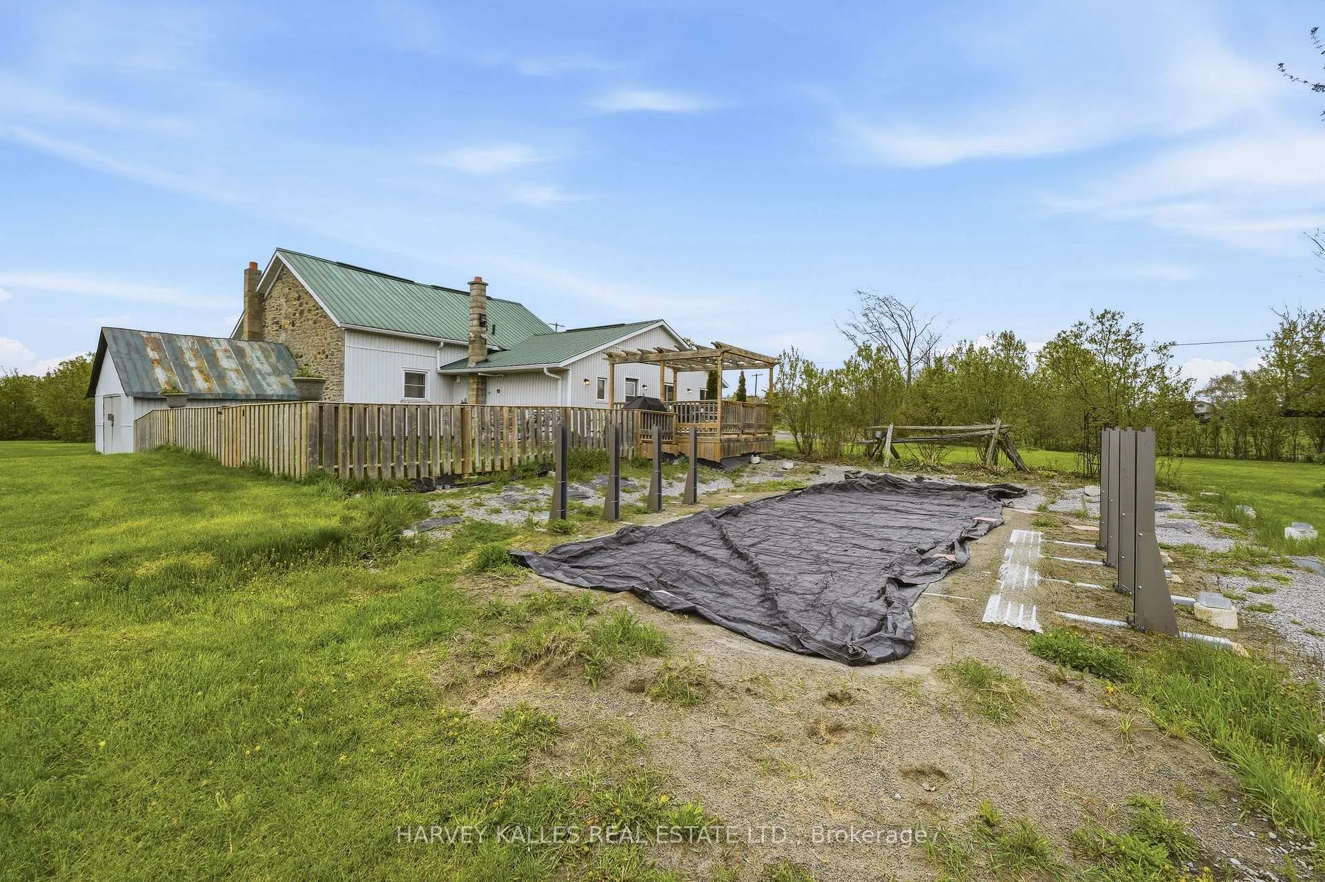 Photo 33 of 8 School House Road, Prince Edward County, Athol Ward — HOMEH