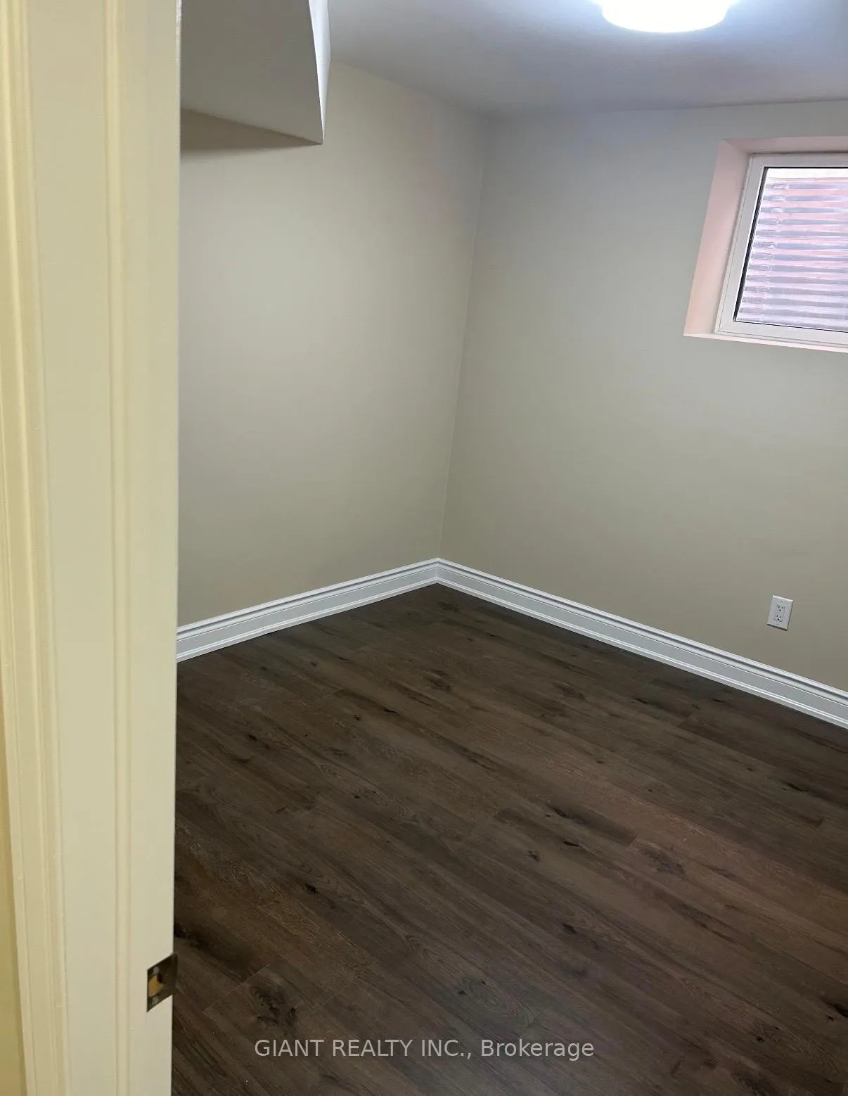 Photo 2 of 10 Polygon Court, Brampton, Heart Lake West — HOMEH