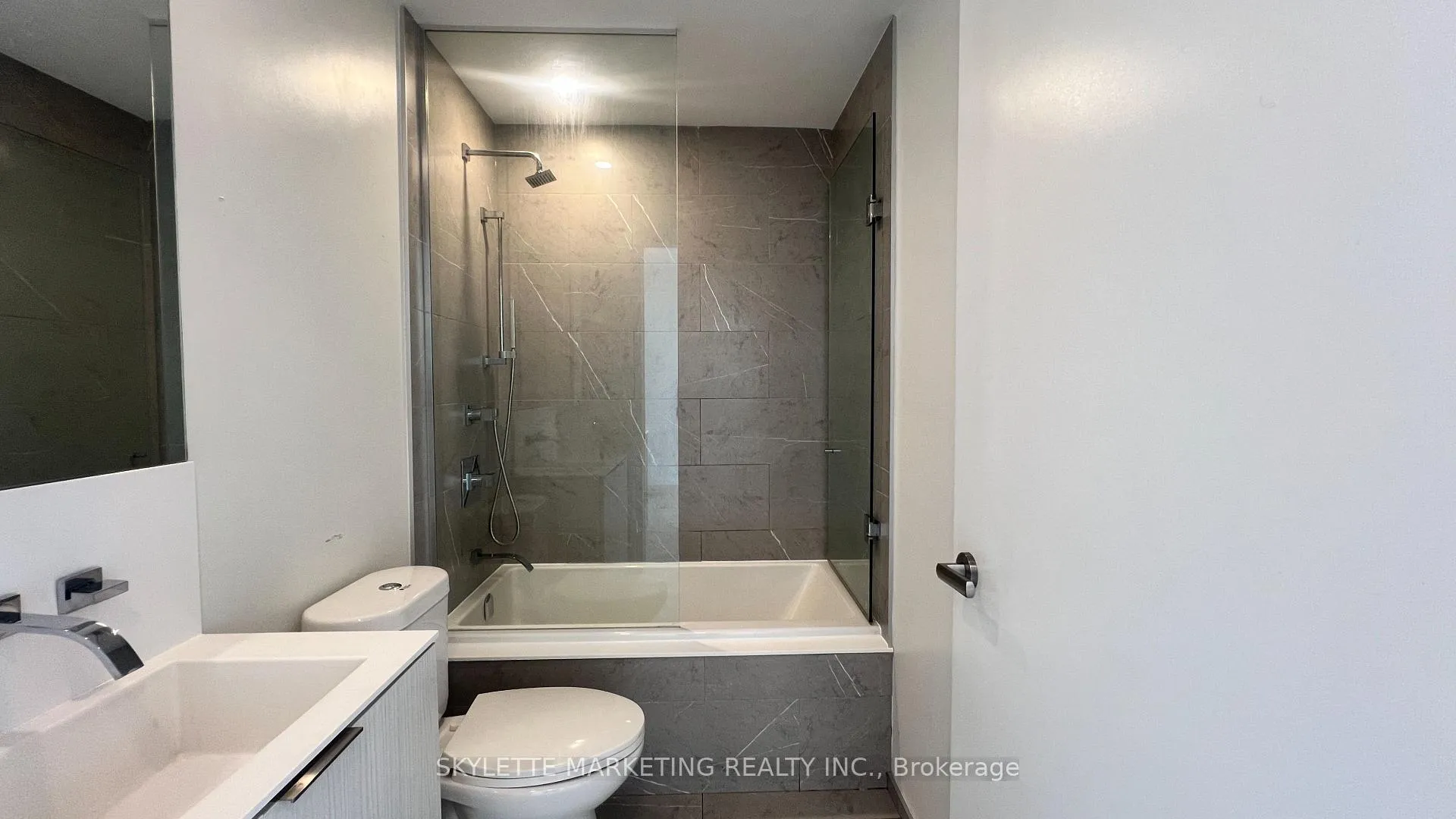 Photo 8 of Unit 2807, 16 Bonnycastle Street, Toronto, Waterfront Communities — HOMEH