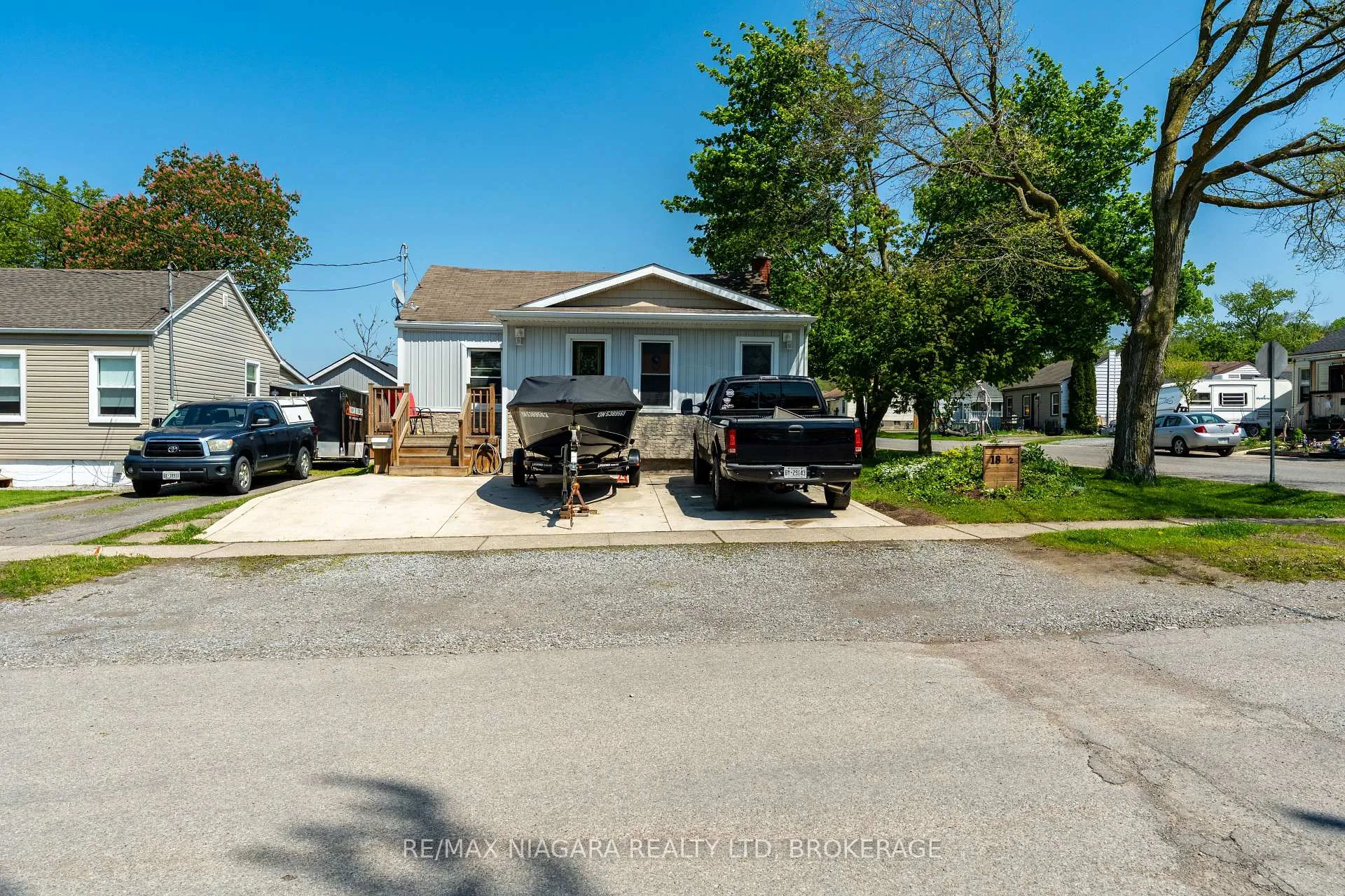 Photo 1 of 18 1/2 Willow Street, St. Catharines, Burleigh Hill — HOMEH