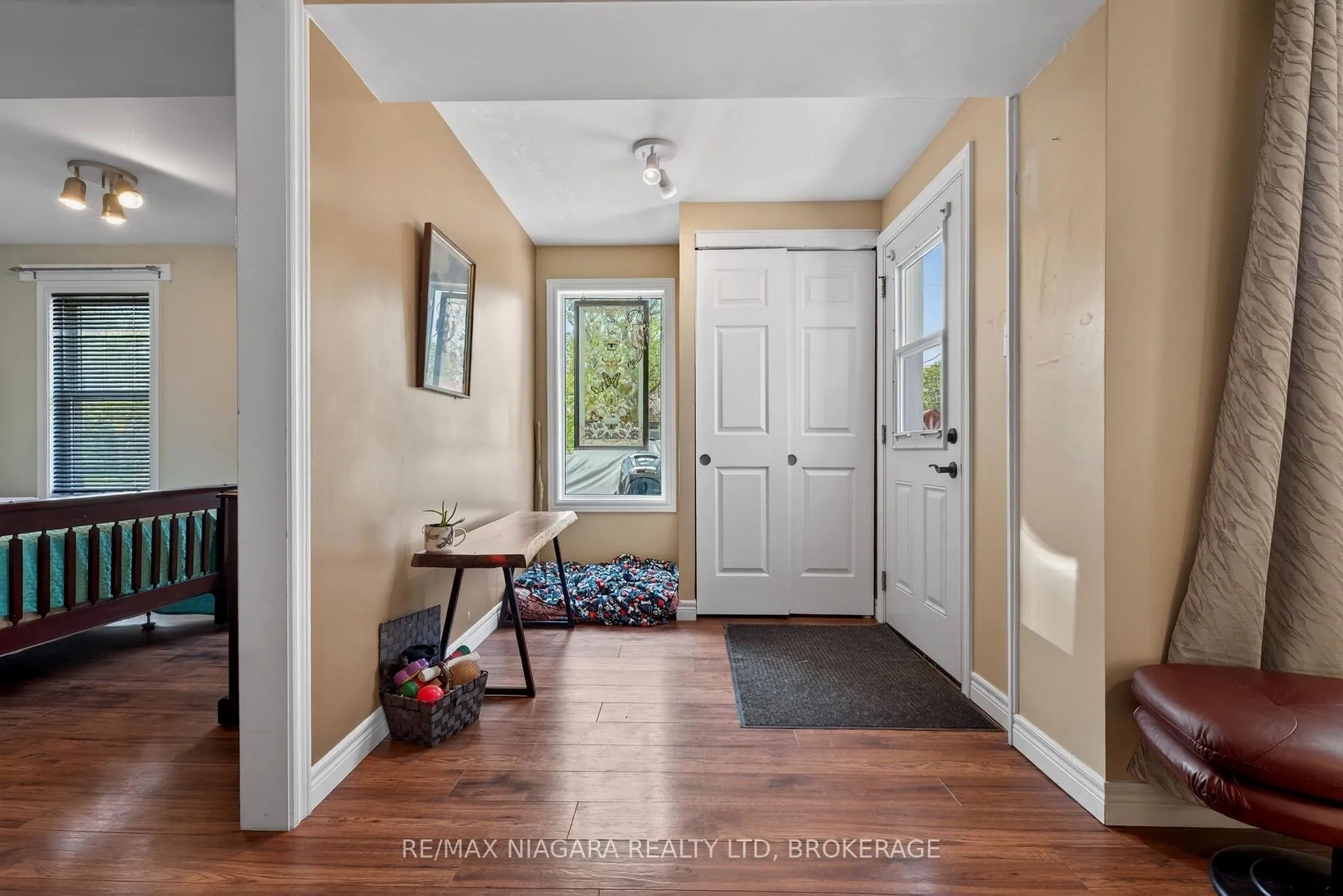Photo 4 of 18 1/2 Willow Street, St. Catharines, Burleigh Hill — HOMEH