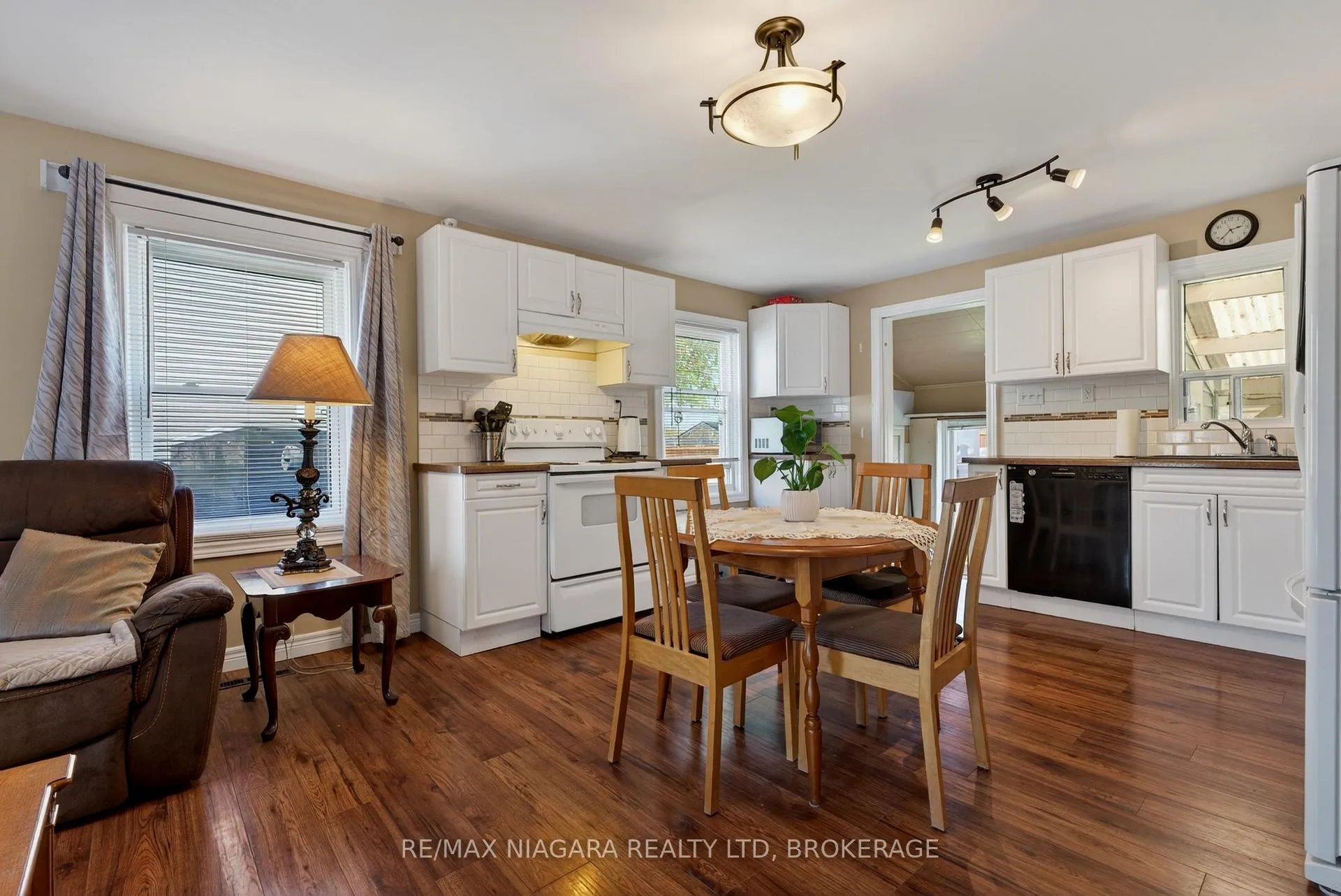 Photo 7 of 18 1/2 Willow Street, St. Catharines, Burleigh Hill — HOMEH