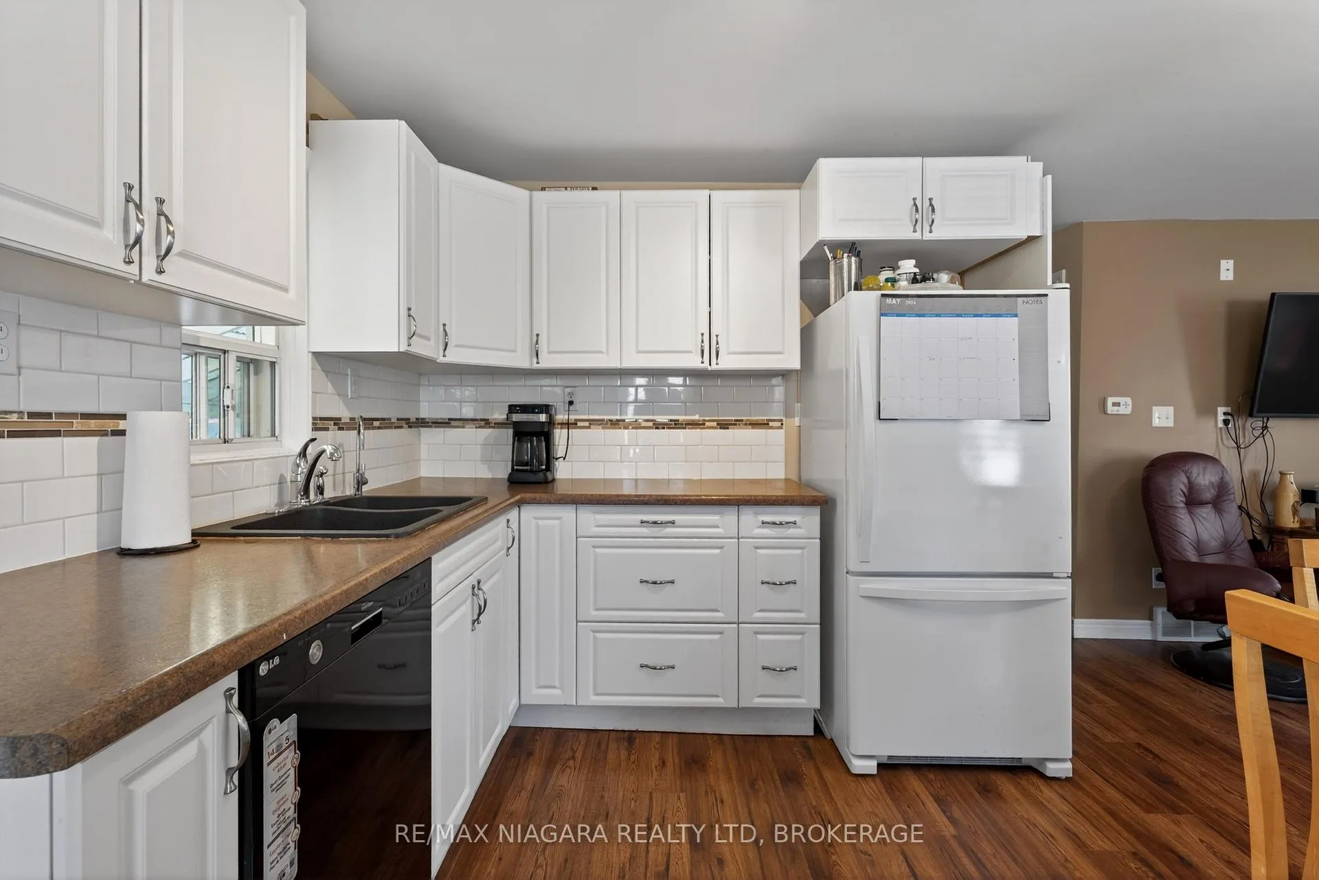 Photo 8 of 18 1/2 Willow Street, St. Catharines, Burleigh Hill — HOMEH