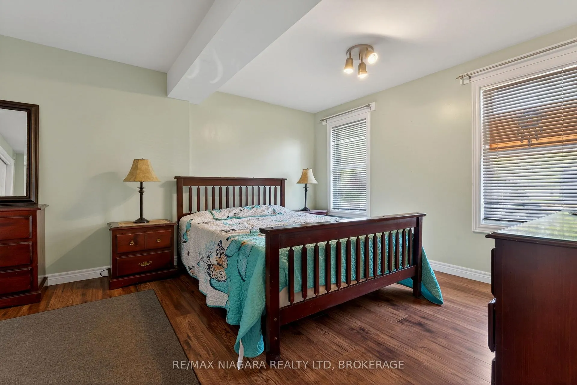 Photo 11 of 18 1/2 Willow Street, St. Catharines, Burleigh Hill — HOMEH