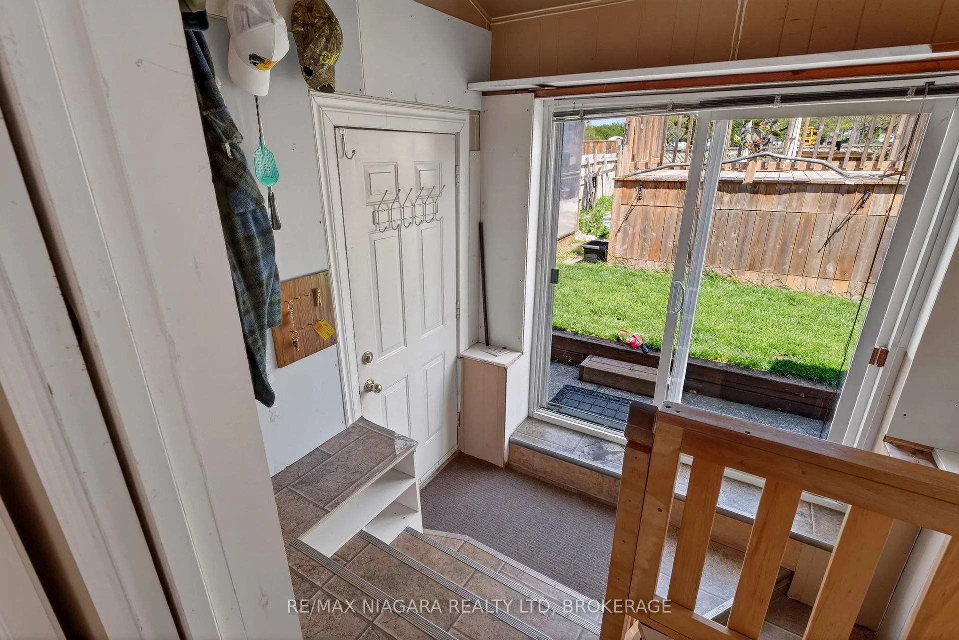 Photo 16 of 18 1/2 Willow Street, St. Catharines, Burleigh Hill — HOMEH
