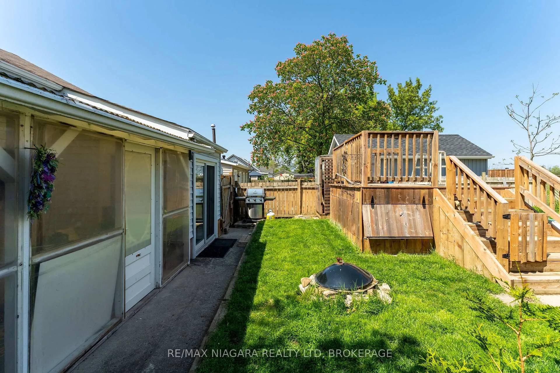Photo 22 of 18 1/2 Willow Street, St. Catharines, Burleigh Hill — HOMEH