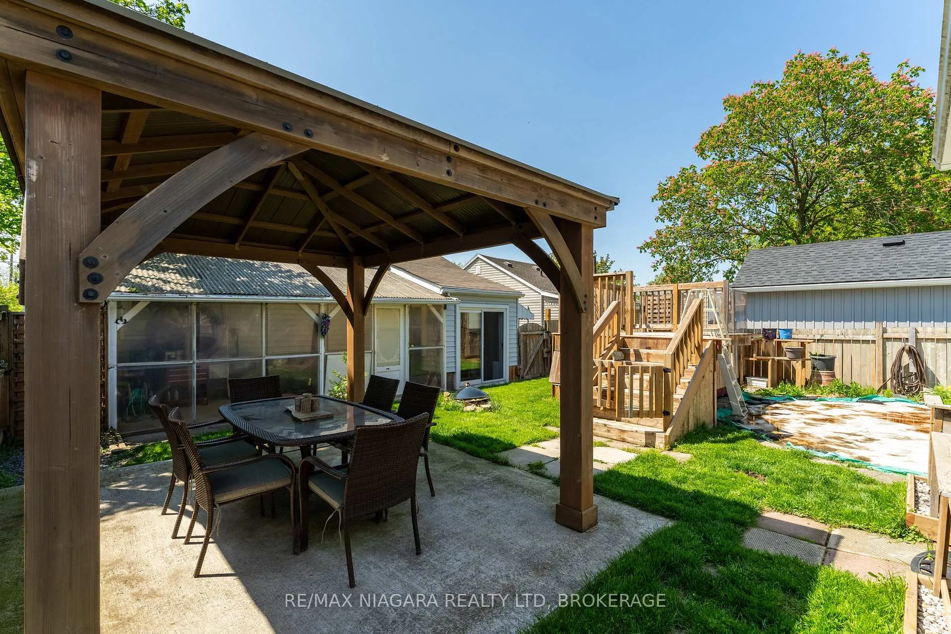 Photo 23 of 18 1/2 Willow Street, St. Catharines, Burleigh Hill — HOMEH