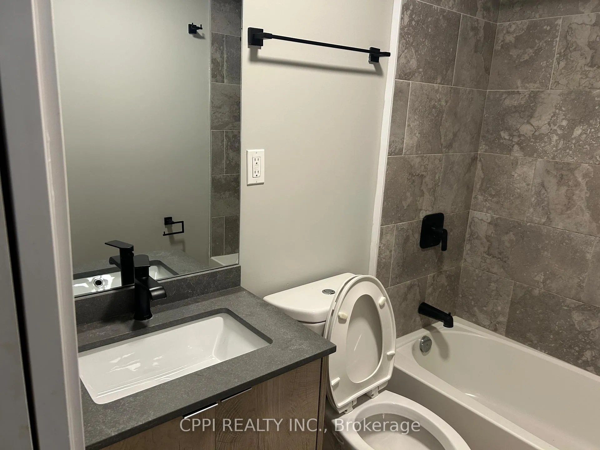 Photo 3 of Unit 413, 70 King Street E, Oshawa, Central — HOMEH