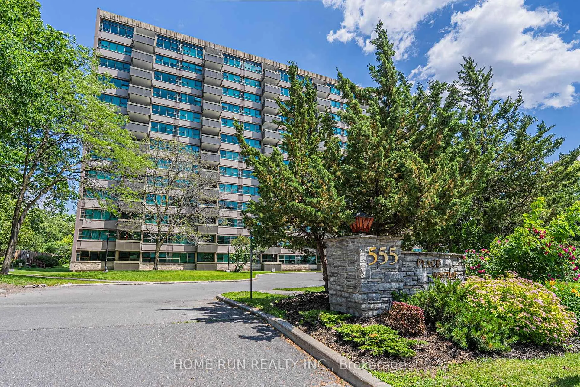 Photo 2 of Unit 1111, 555 Brittany Drive, Ottawa, Viscount Alexander Park — HOMEH