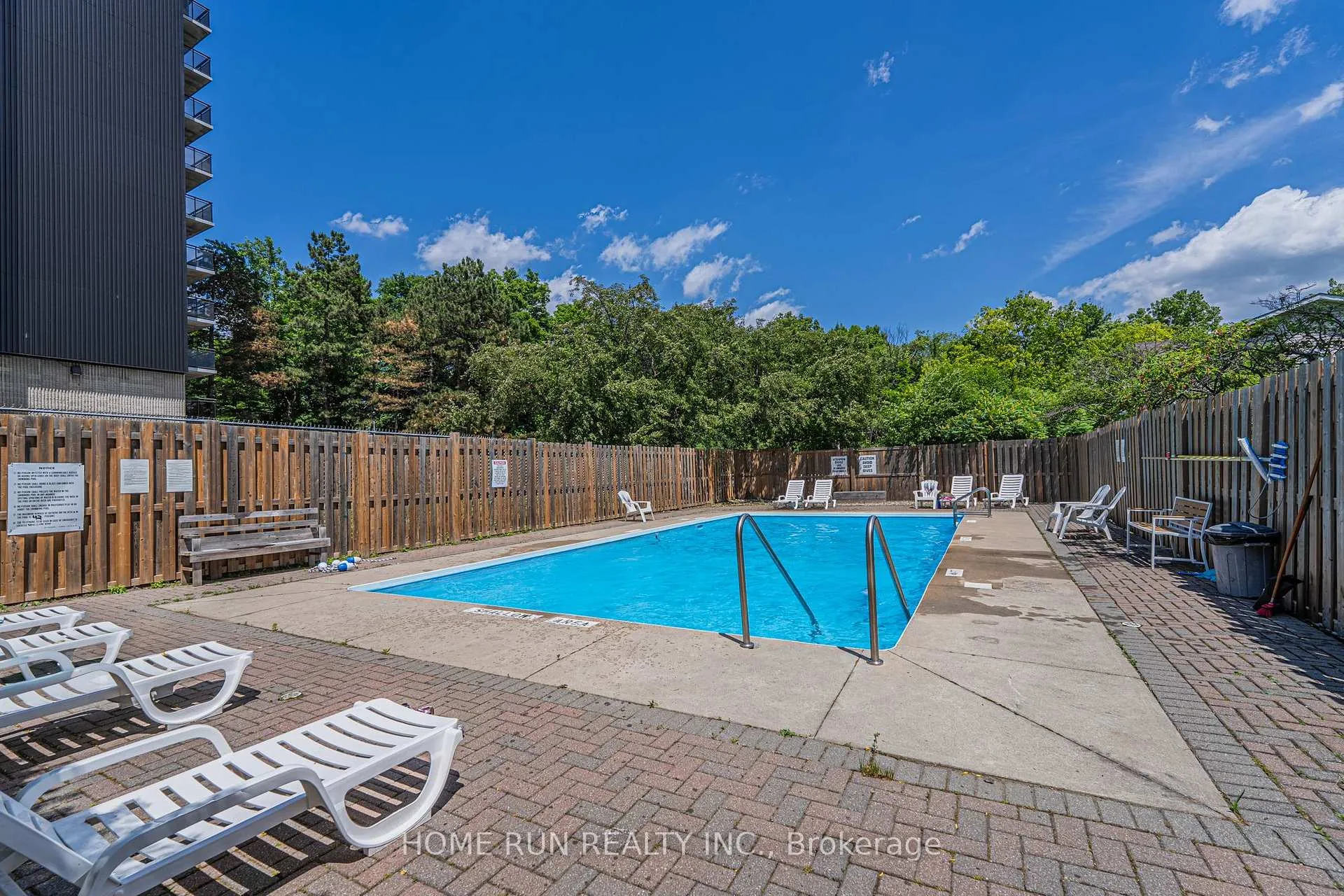 Photo 6 of Unit 1111, 555 Brittany Drive, Ottawa, Viscount Alexander Park — HOMEH