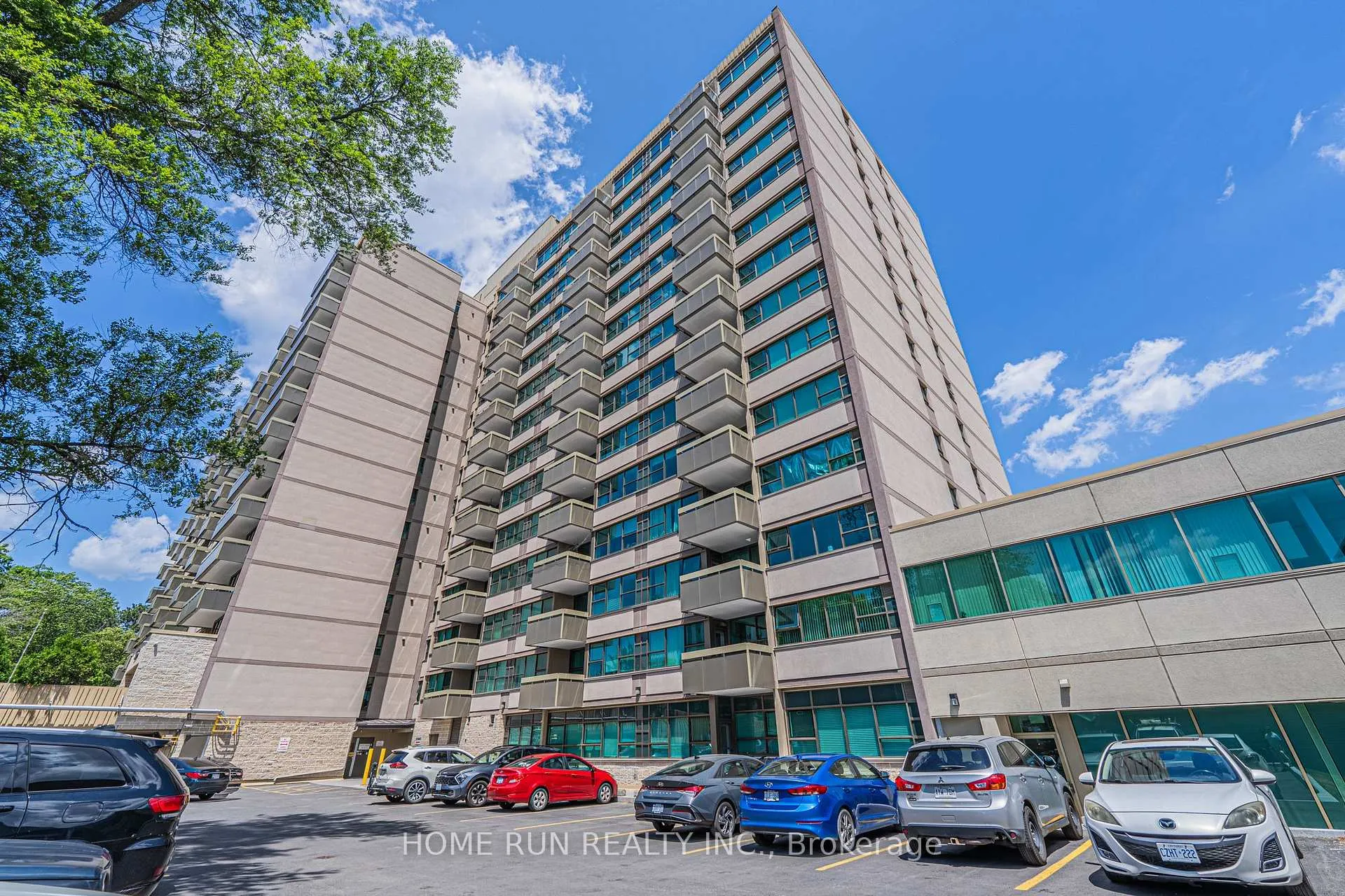 Photo 7 of Unit 1111, 555 Brittany Drive, Ottawa, Viscount Alexander Park — HOMEH