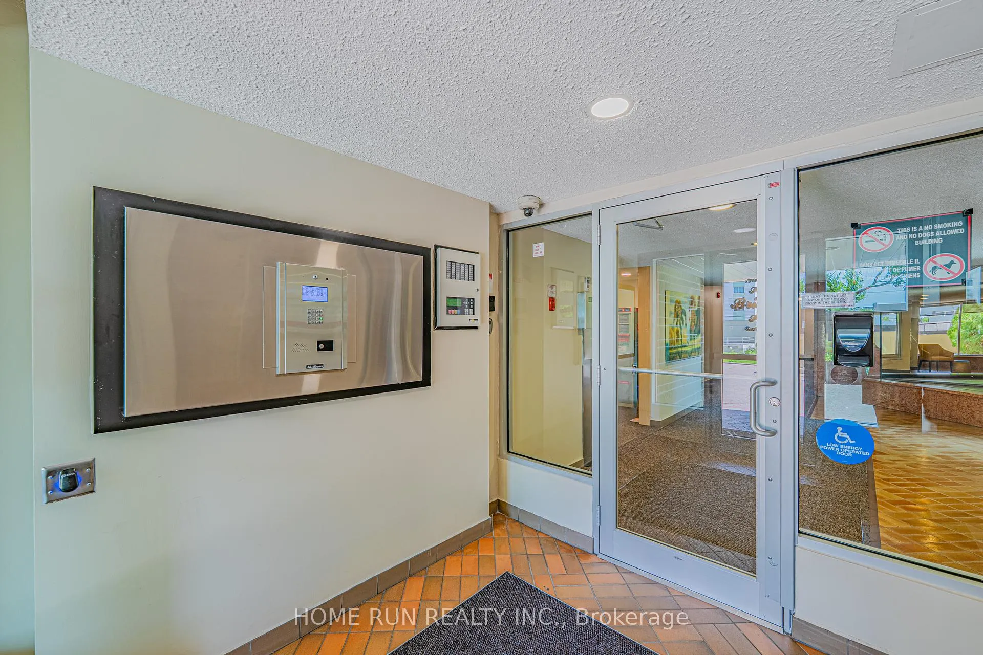 Photo 9 of Unit 1111, 555 Brittany Drive, Ottawa, Viscount Alexander Park — HOMEH