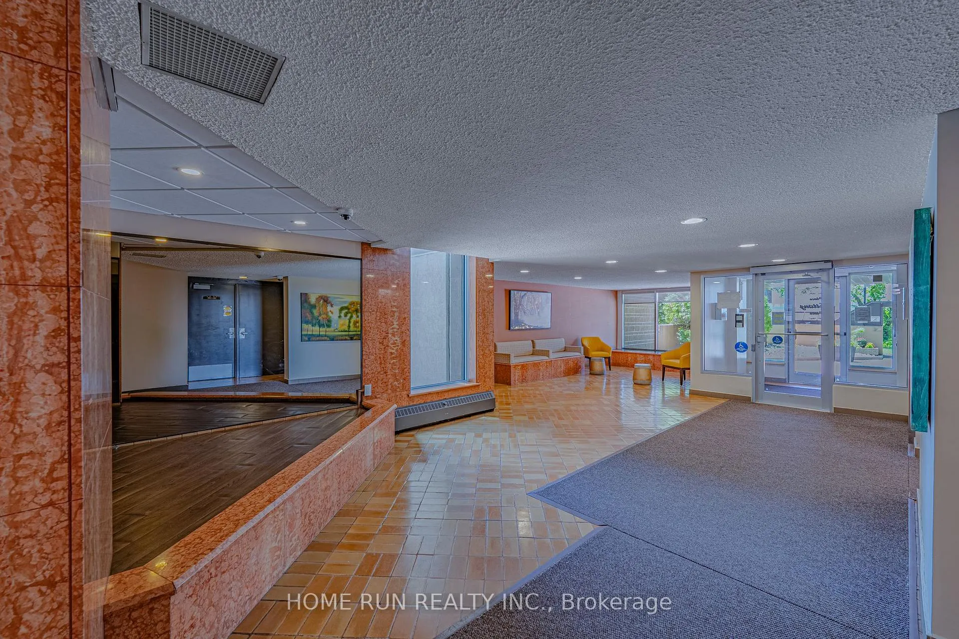 Photo 10 of Unit 1111, 555 Brittany Drive, Ottawa, Viscount Alexander Park — HOMEH