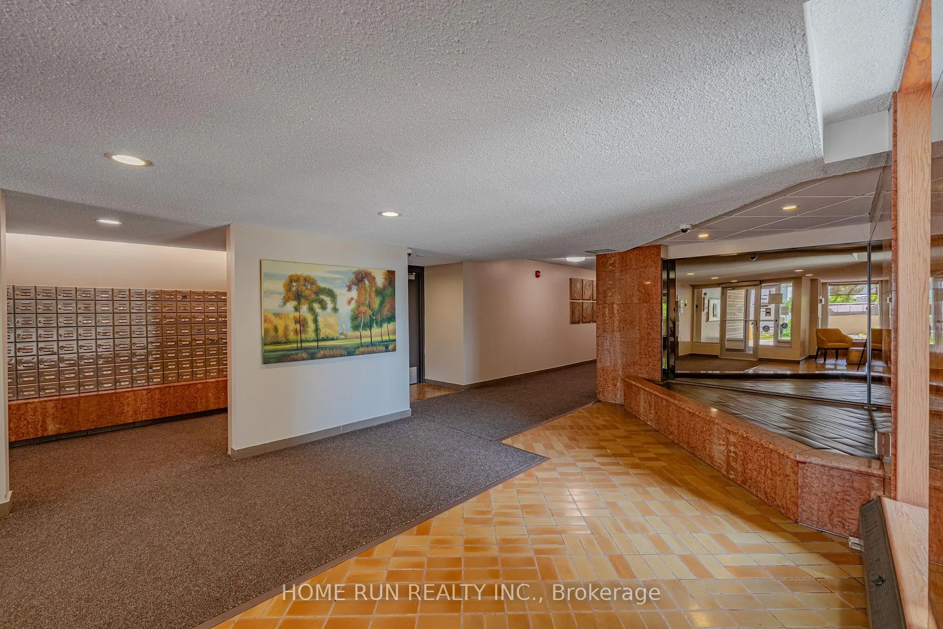 Photo 13 of Unit 1111, 555 Brittany Drive, Ottawa, Viscount Alexander Park — HOMEH