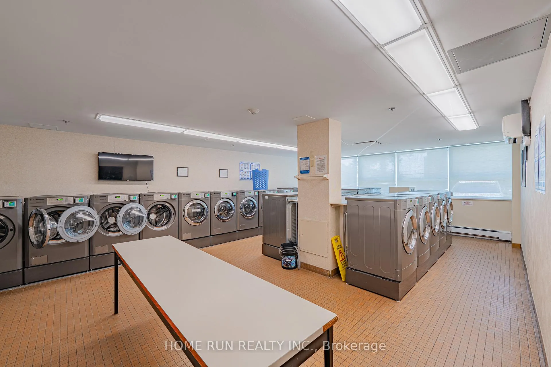 Photo 17 of Unit 1111, 555 Brittany Drive, Ottawa, Viscount Alexander Park — HOMEH