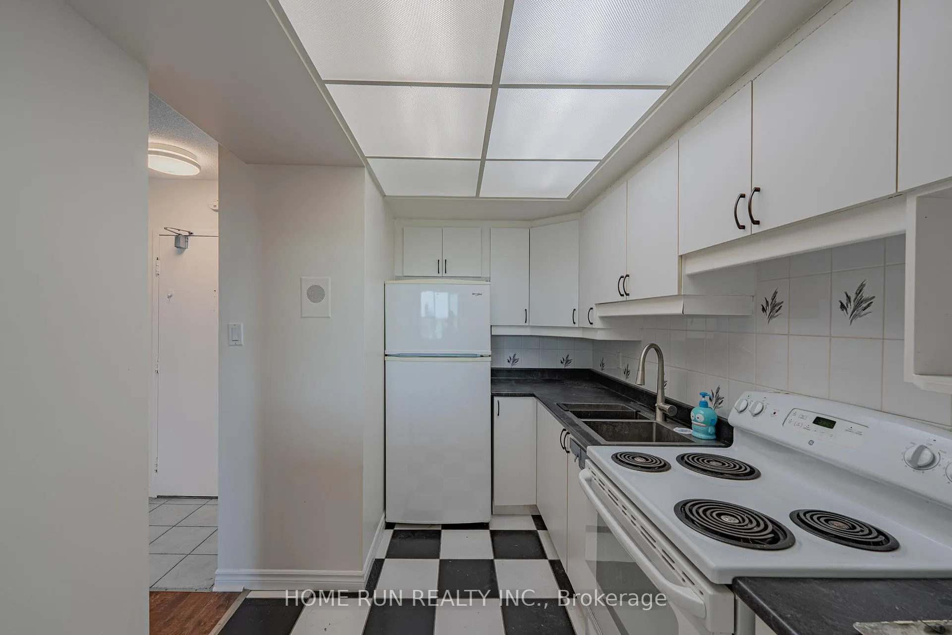 Photo 31 of Unit 1111, 555 Brittany Drive, Ottawa, Viscount Alexander Park — HOMEH