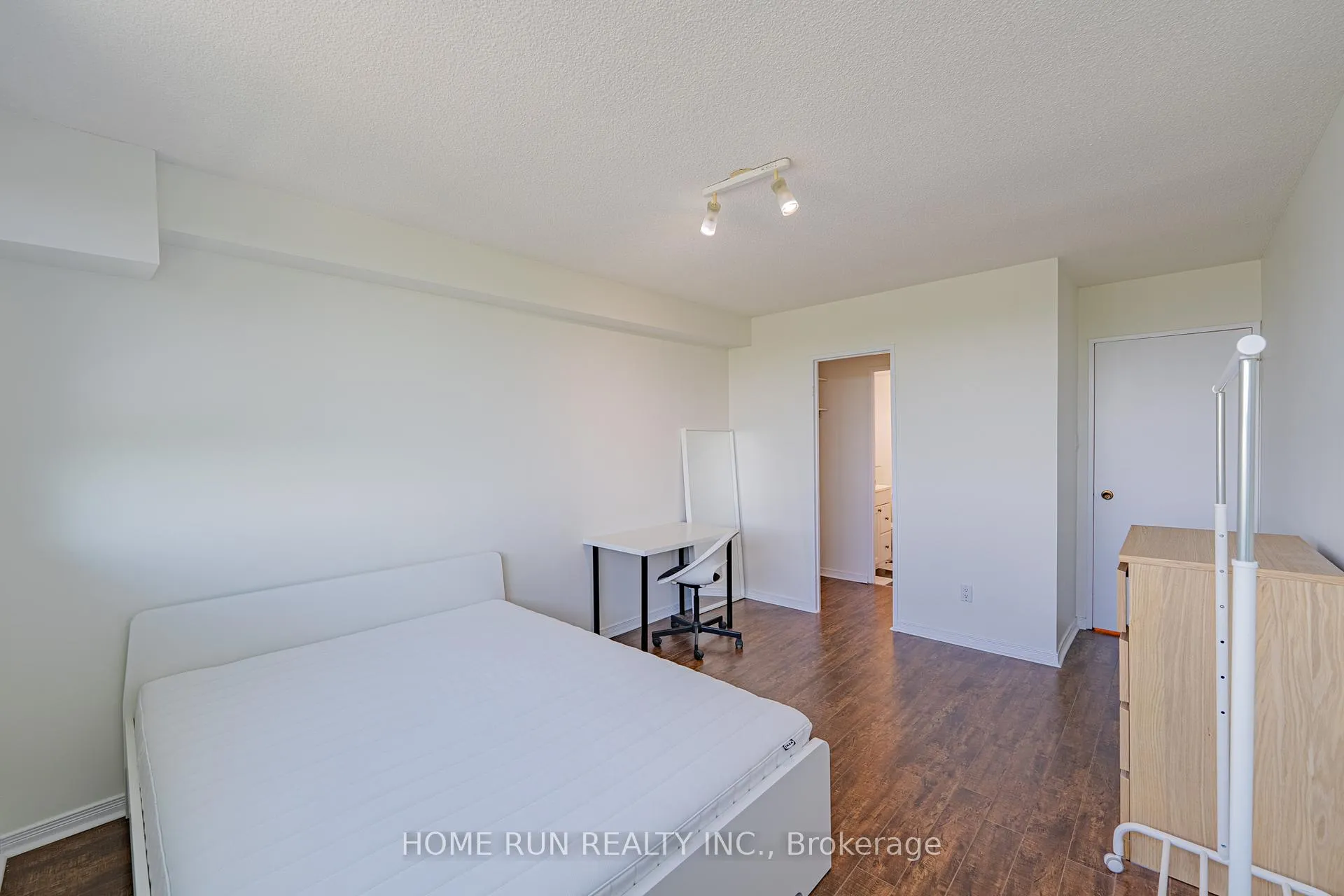 Photo 37 of Unit 1111, 555 Brittany Drive, Ottawa, Viscount Alexander Park — HOMEH