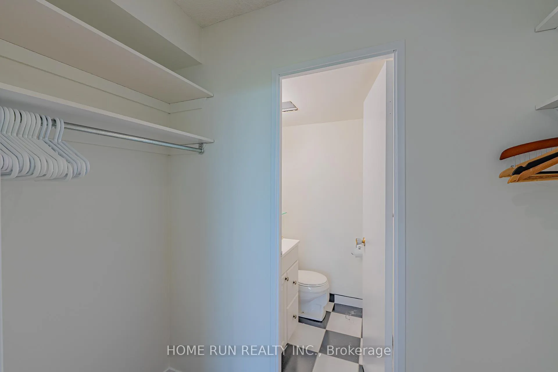 Photo 38 of Unit 1111, 555 Brittany Drive, Ottawa, Viscount Alexander Park — HOMEH