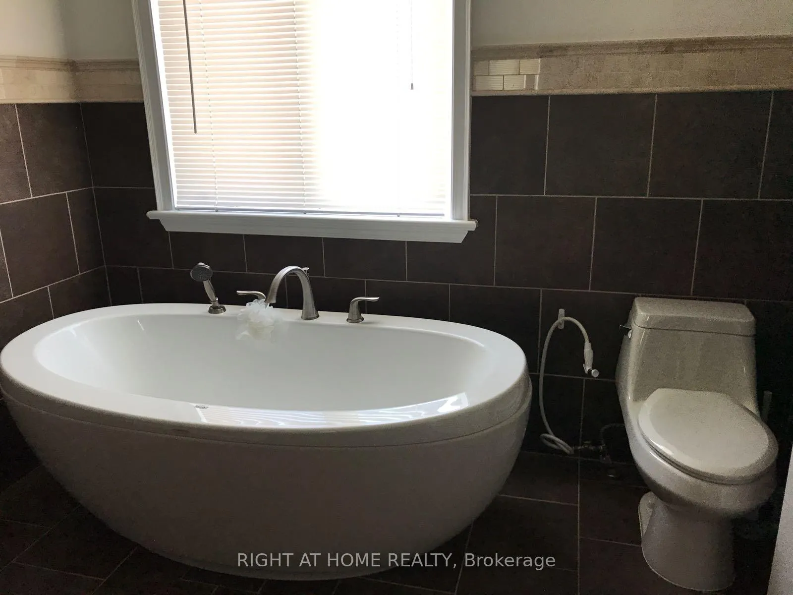 Photo 11 of 129 Rocky Hill Drive, Ottawa, Barrhaven - Strandherd — HOMEH