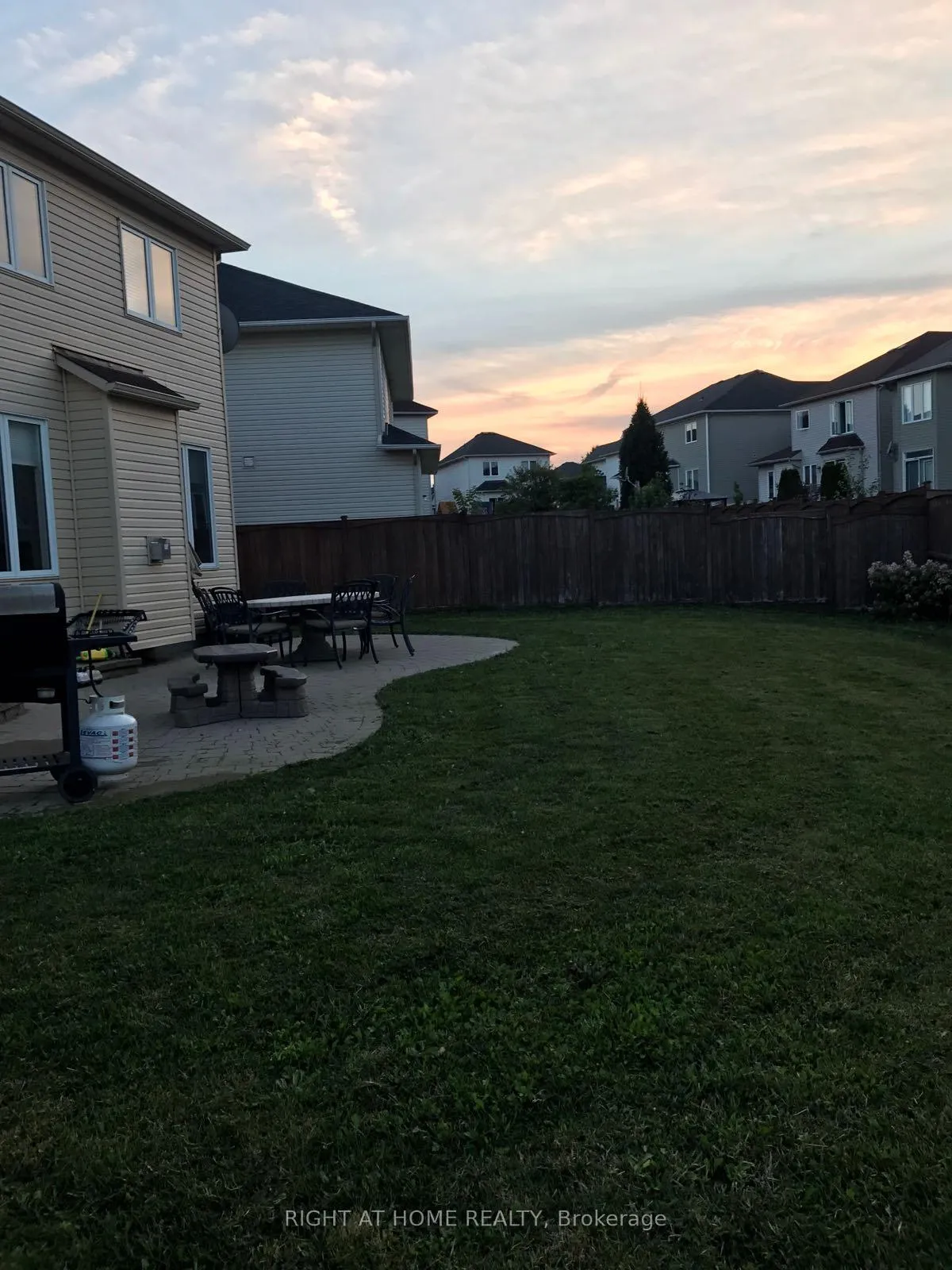 Photo 33 of 129 Rocky Hill Drive, Ottawa, Barrhaven - Strandherd — HOMEH